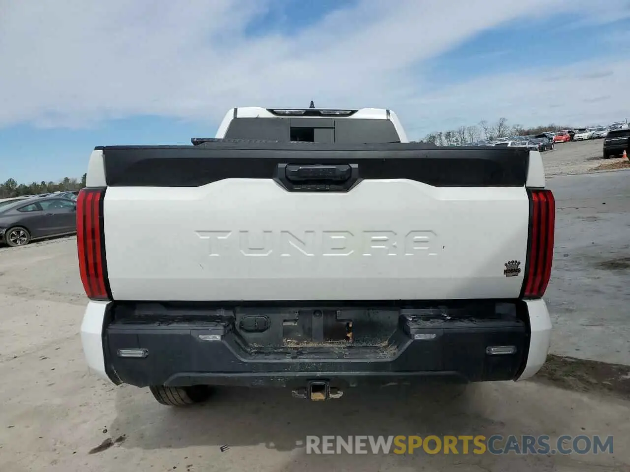 6 Photograph of a damaged car 5TFKB5AA4NX015591 TOYOTA TUNDRA 2022