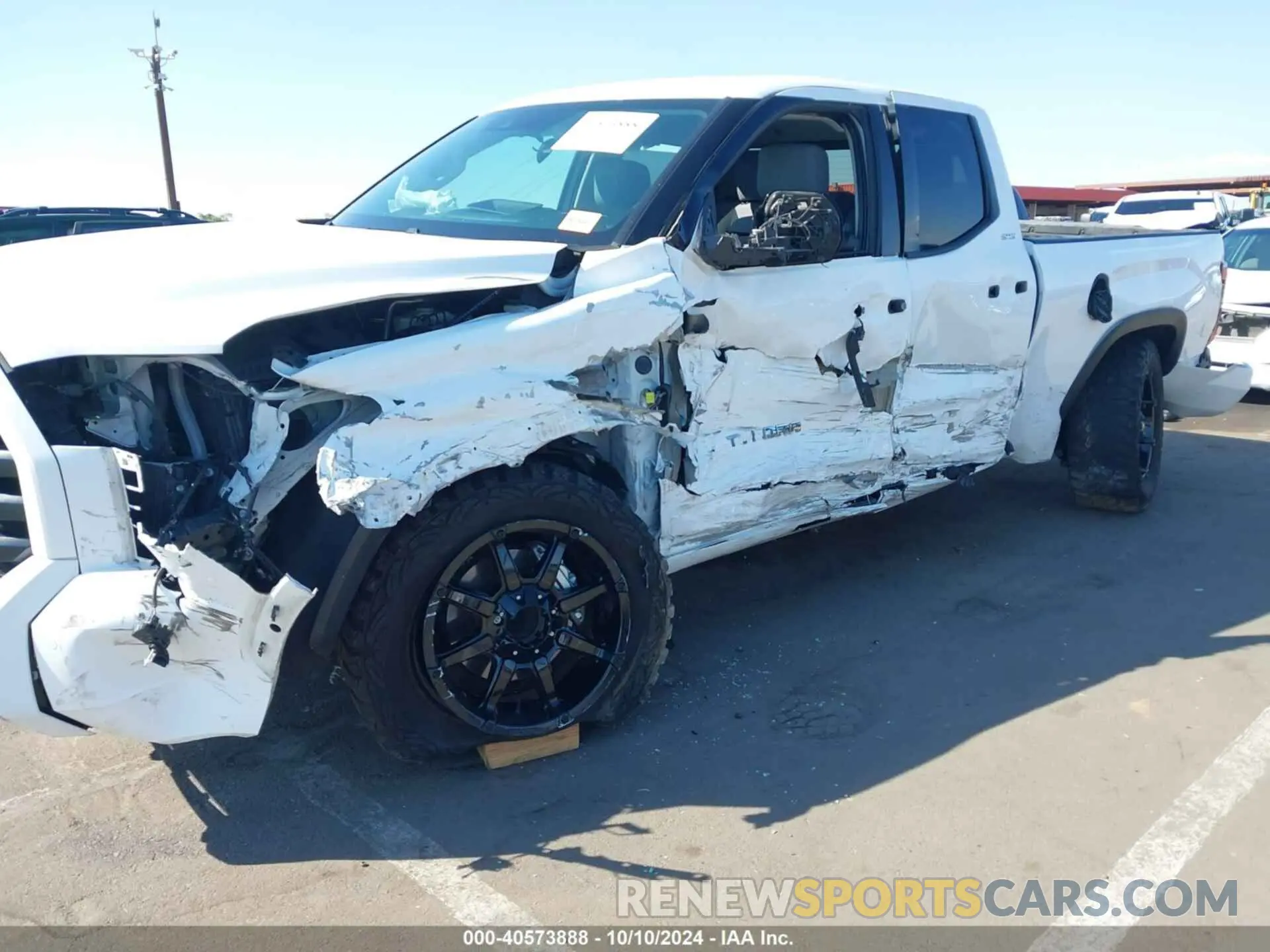 6 Photograph of a damaged car 5TFLA5AA7NX006066 TOYOTA TUNDRA 2022