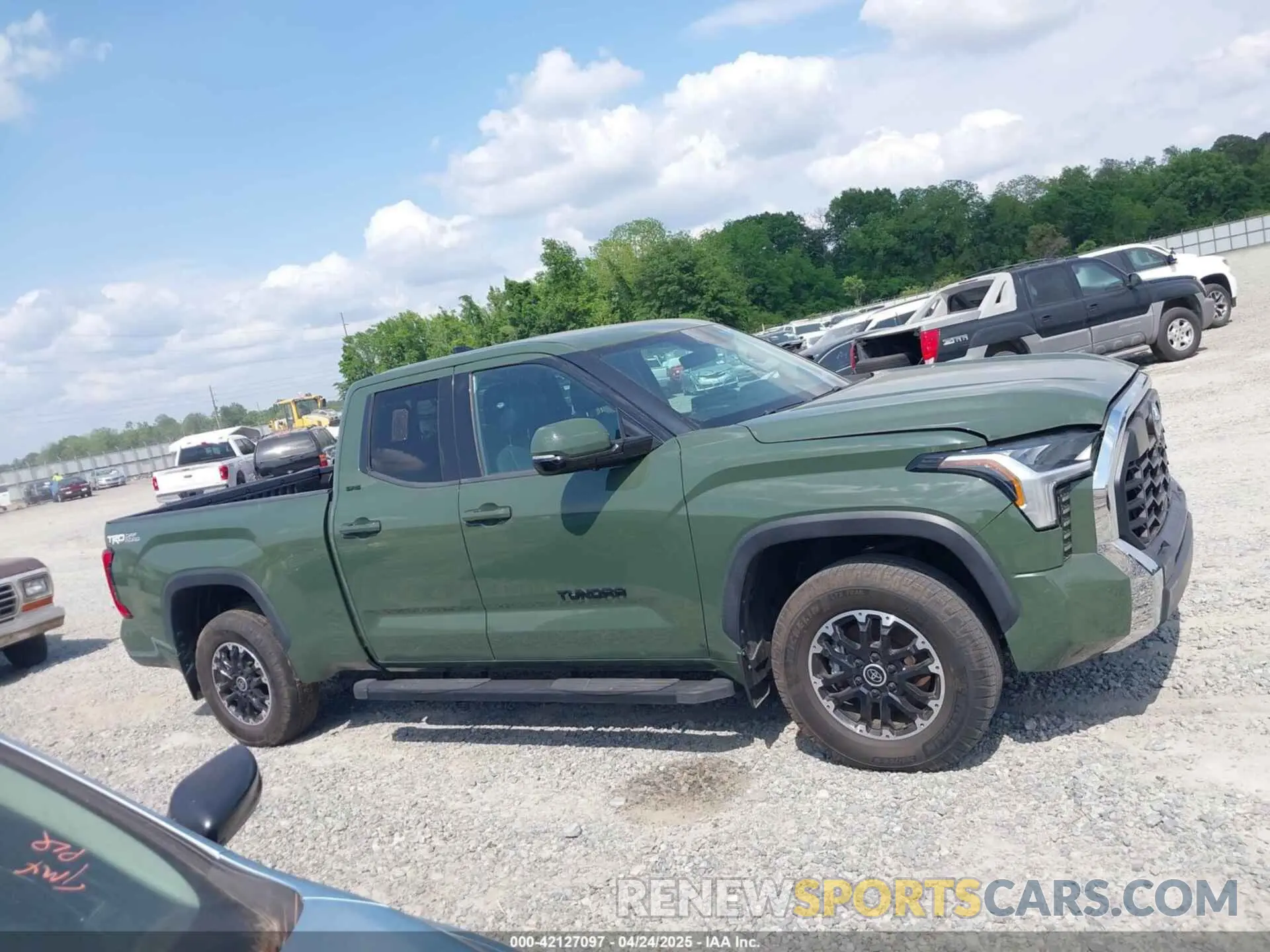14 Photograph of a damaged car 5TFLA5AA8NX007839 TOYOTA TUNDRA 2022