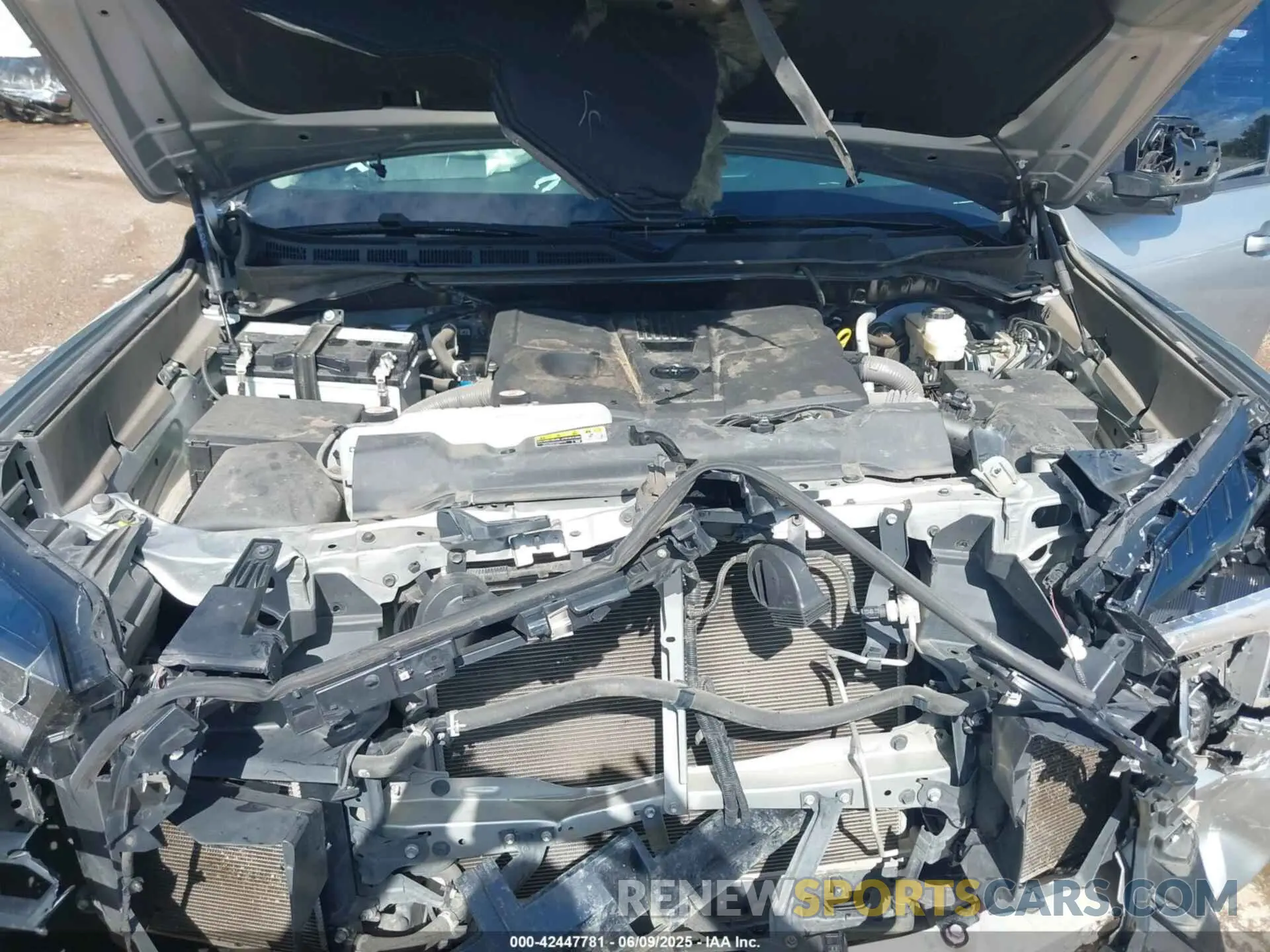 10 Photograph of a damaged car 5TFLA5AB0NX007097 TOYOTA TUNDRA 2022