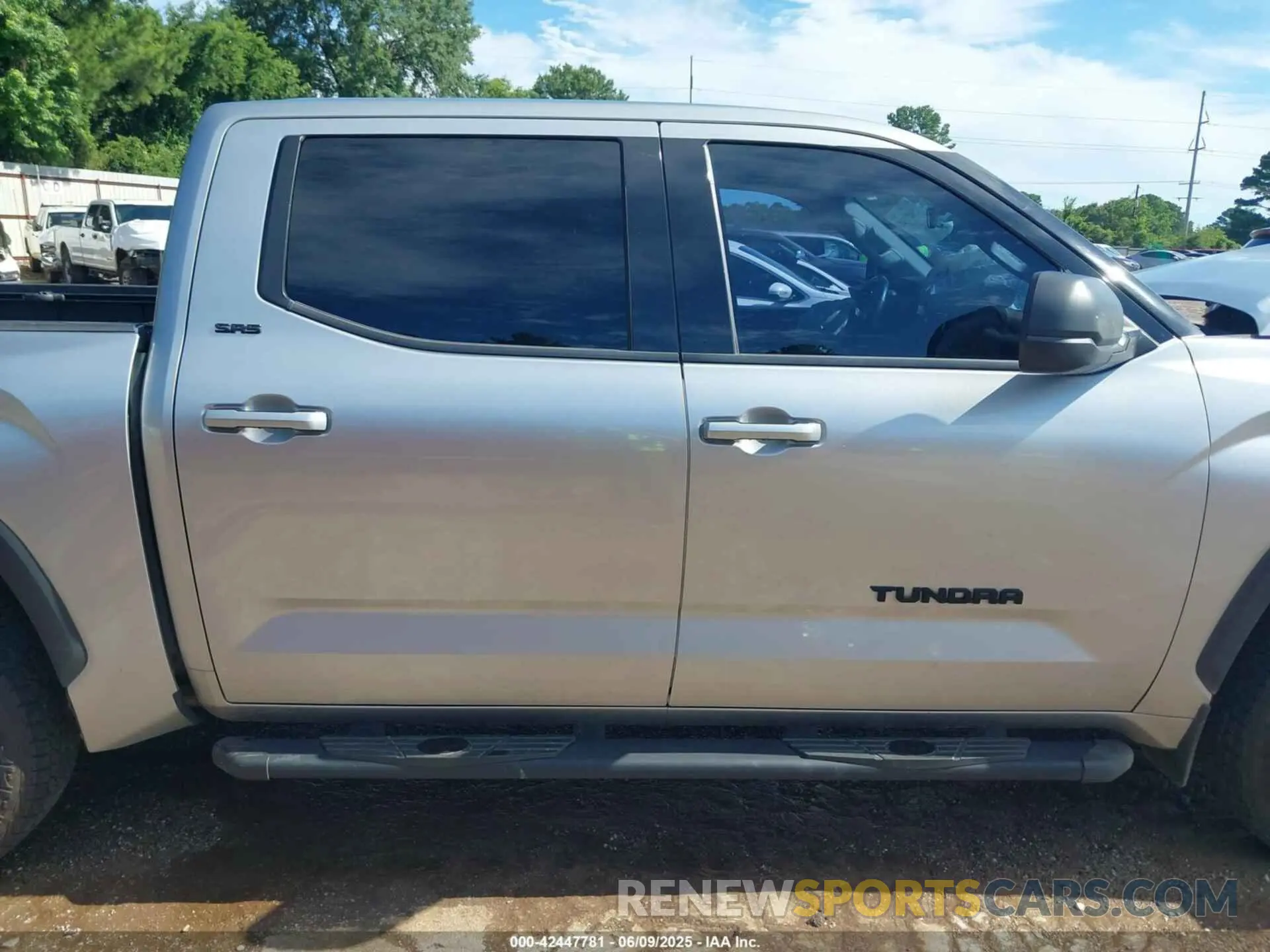 13 Photograph of a damaged car 5TFLA5AB0NX007097 TOYOTA TUNDRA 2022