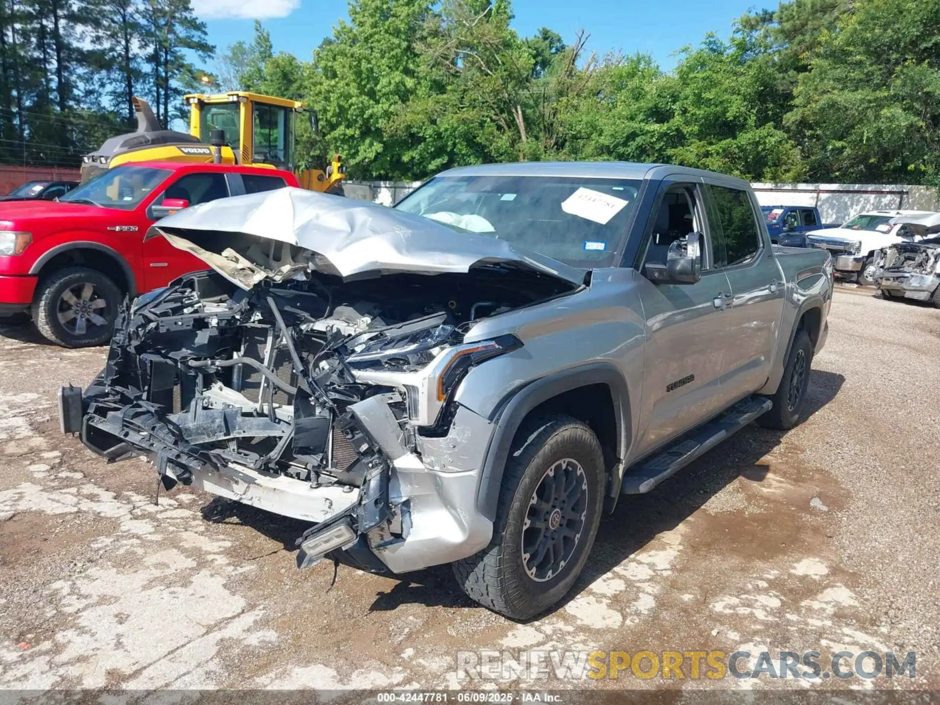 2 Photograph of a damaged car 5TFLA5AB0NX007097 TOYOTA TUNDRA 2022