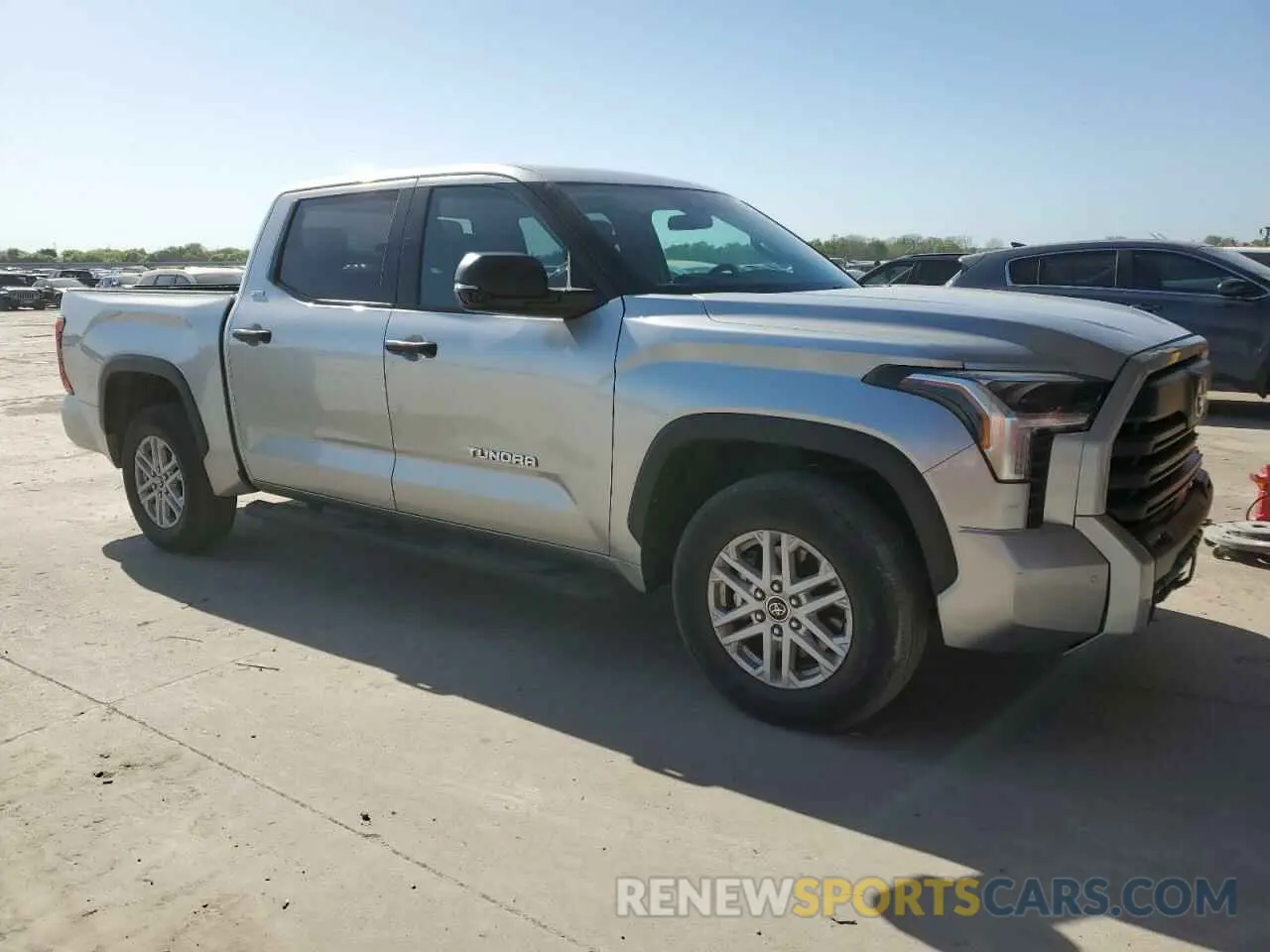 4 Photograph of a damaged car 5TFLA5AB0NX009156 TOYOTA TUNDRA 2022