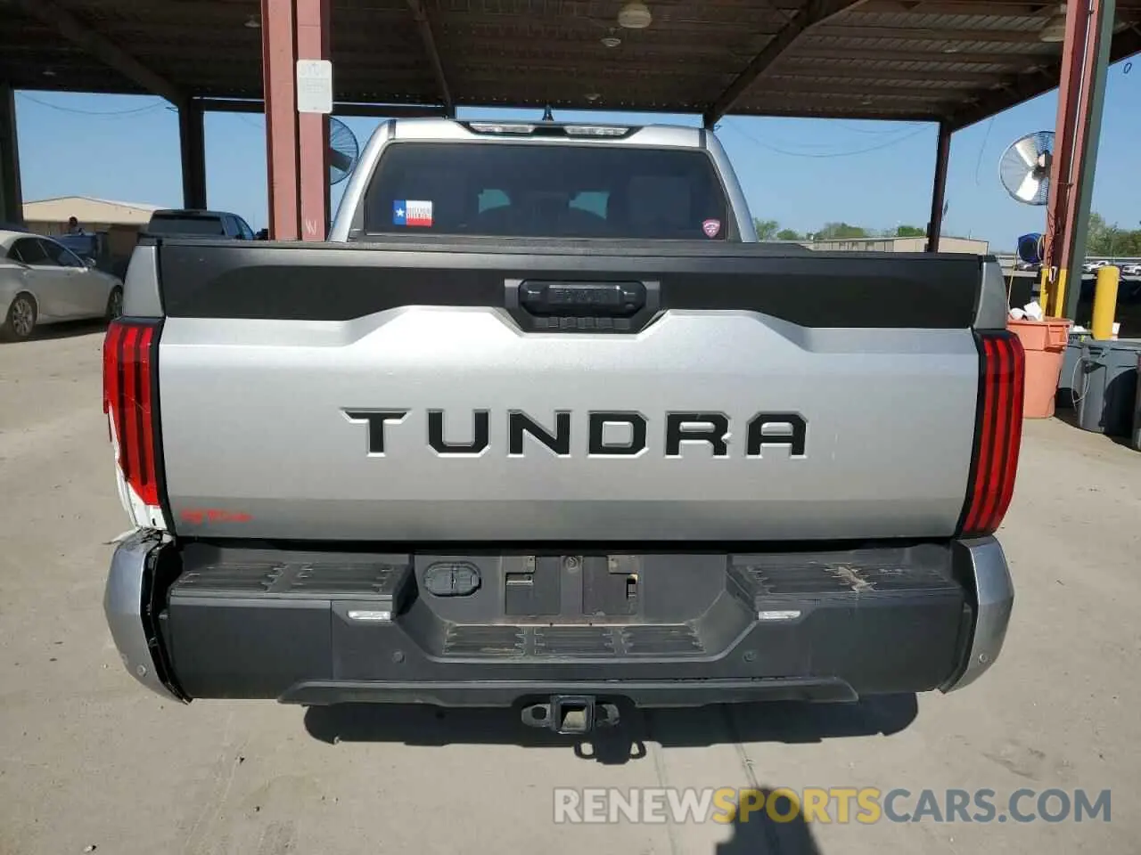 6 Photograph of a damaged car 5TFLA5AB0NX009156 TOYOTA TUNDRA 2022