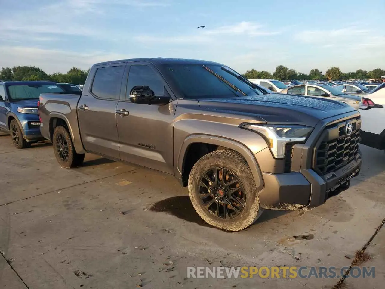 4 Photograph of a damaged car 5TFLA5AB1NX004886 TOYOTA TUNDRA 2022
