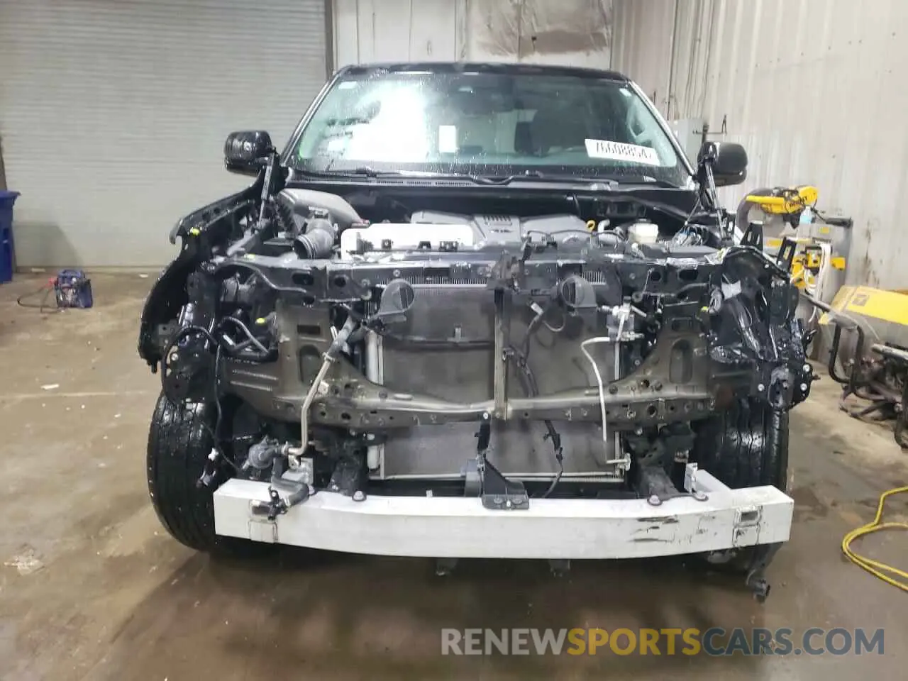 5 Photograph of a damaged car 5TFLA5AB2NX011409 TOYOTA TUNDRA 2022