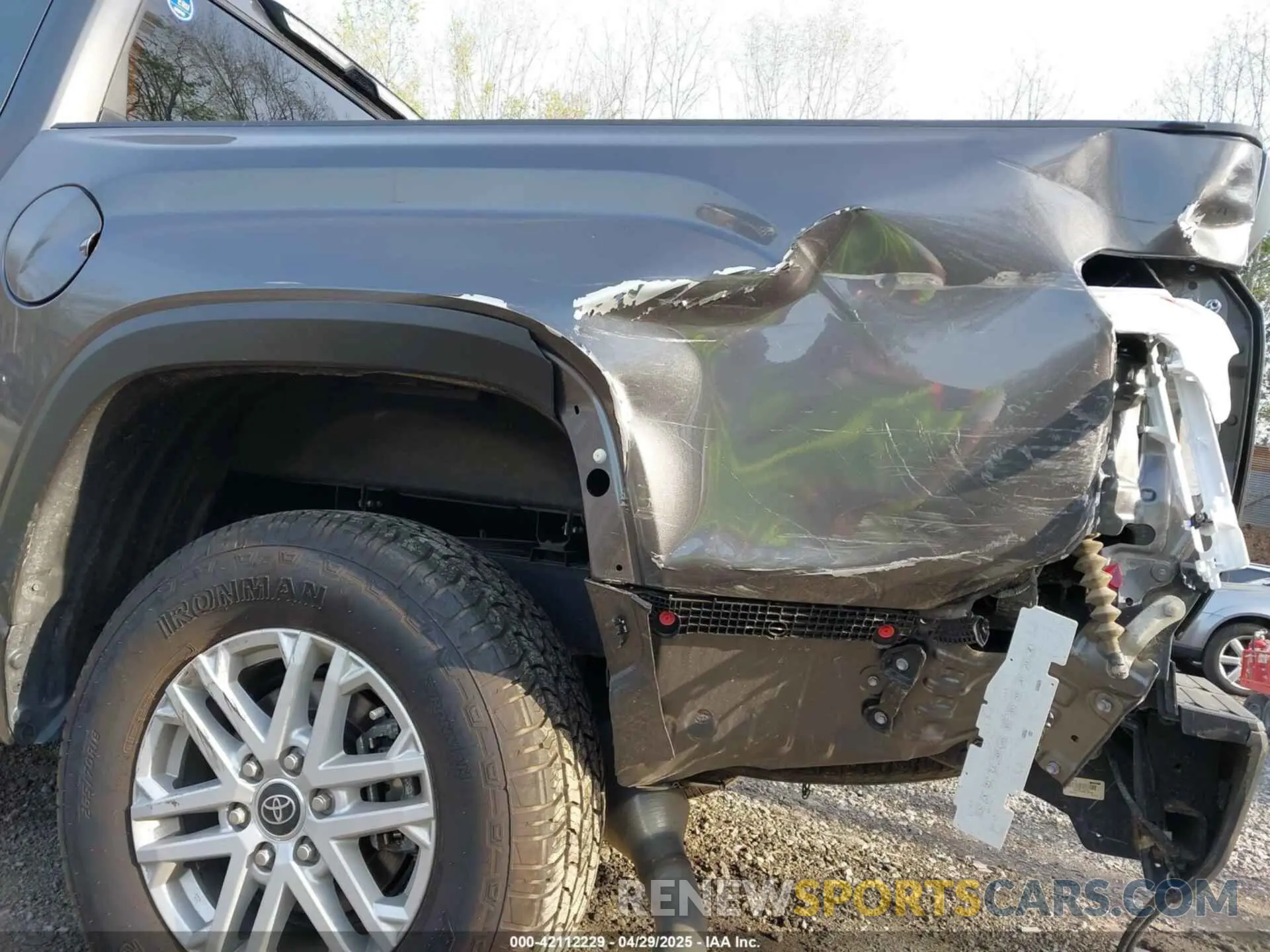 19 Photograph of a damaged car 5TFLA5AB2NX019252 TOYOTA TUNDRA 2022