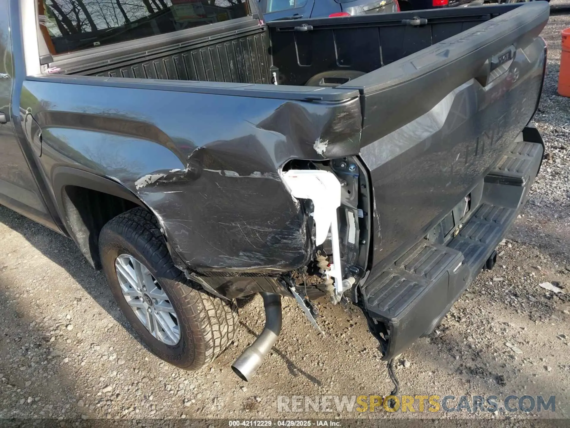 21 Photograph of a damaged car 5TFLA5AB2NX019252 TOYOTA TUNDRA 2022
