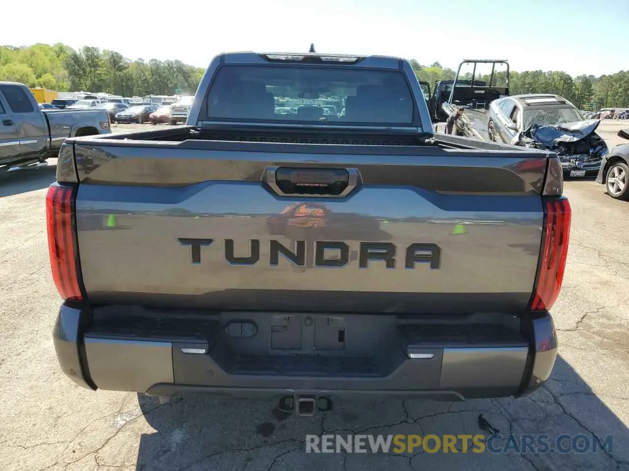 6 Photograph of a damaged car 5TFLA5AB3NX009801 TOYOTA TUNDRA 2022