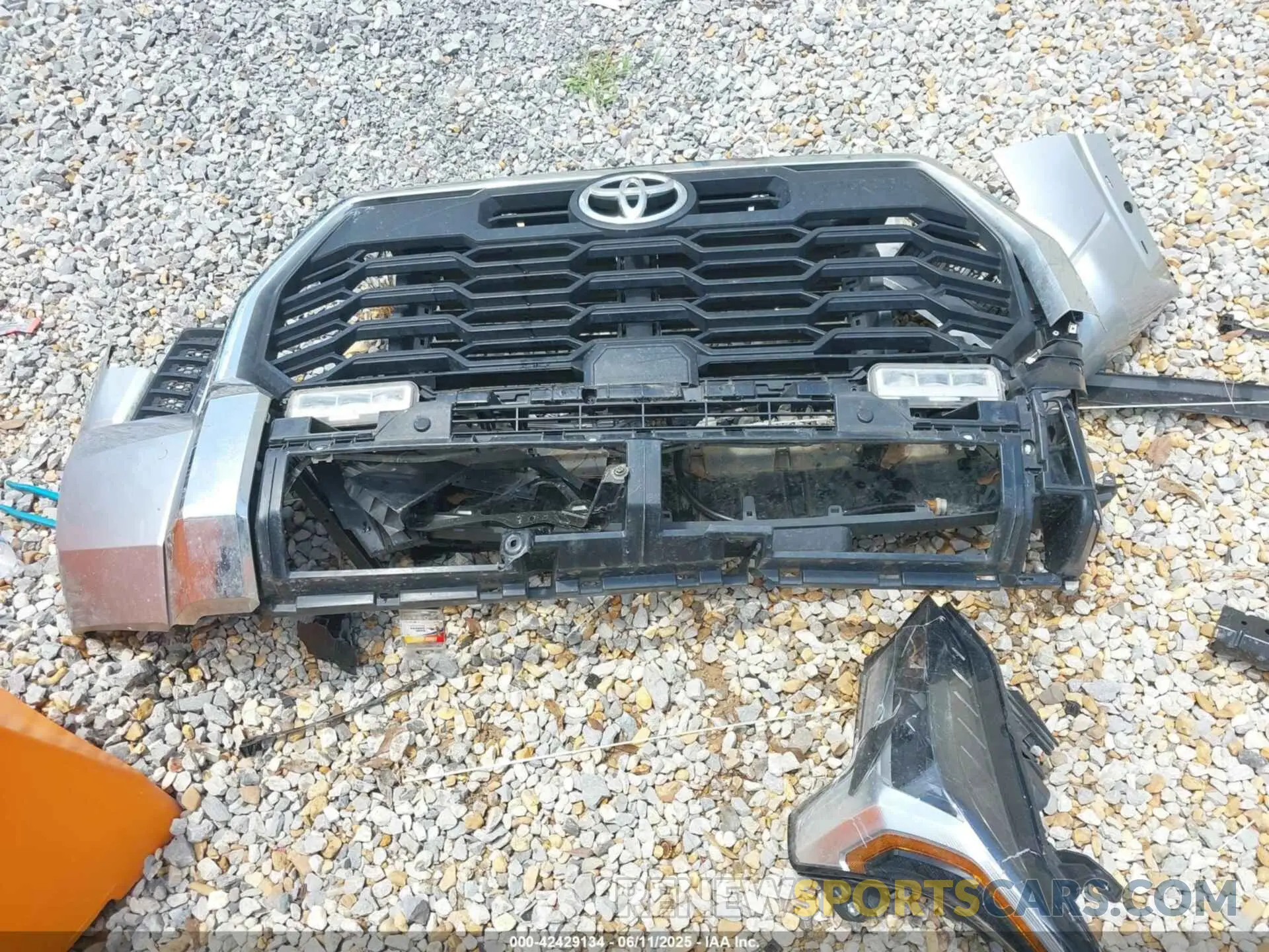 12 Photograph of a damaged car 5TFLA5AB3NX017848 TOYOTA TUNDRA 2022