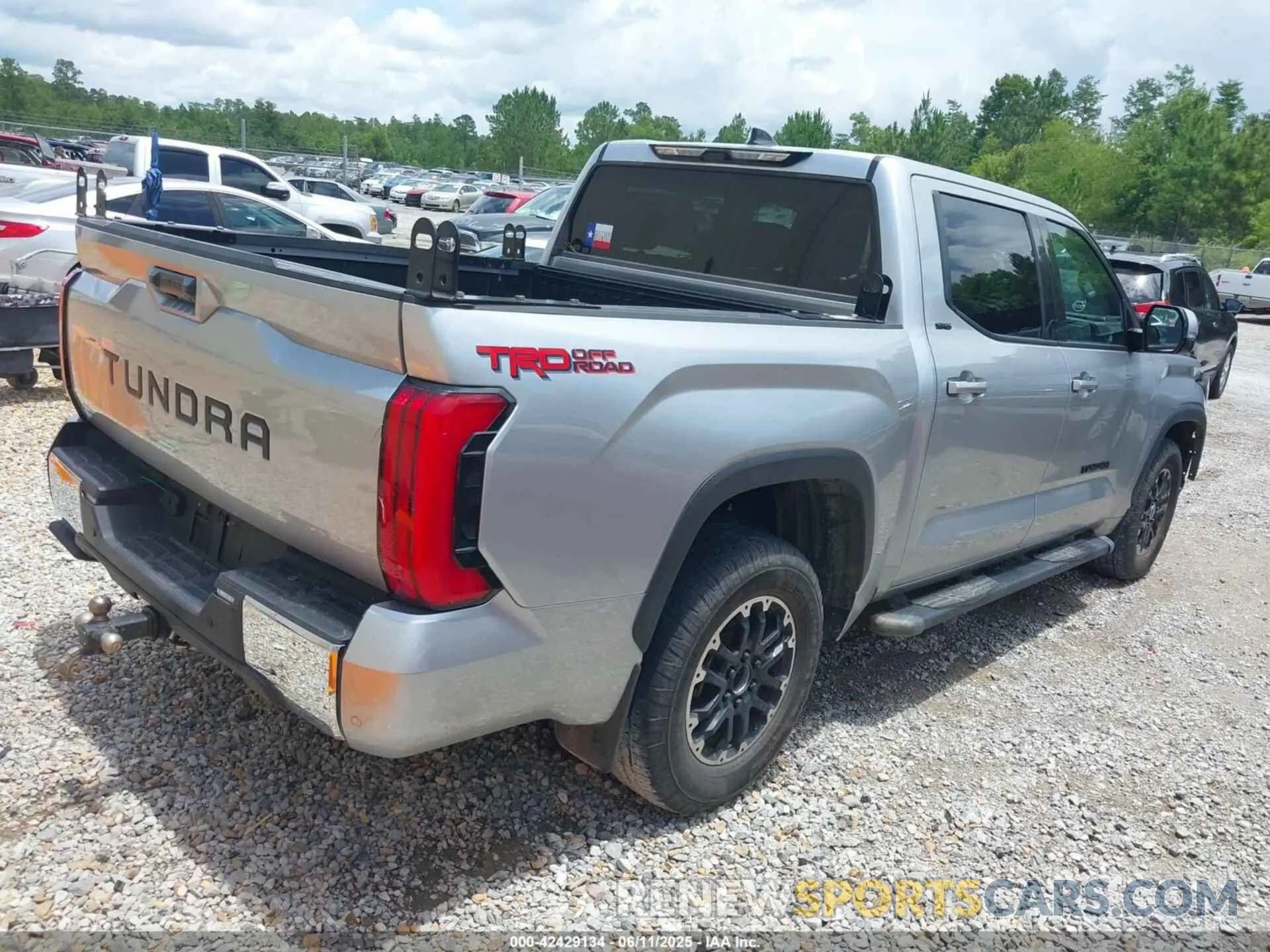 4 Photograph of a damaged car 5TFLA5AB3NX017848 TOYOTA TUNDRA 2022