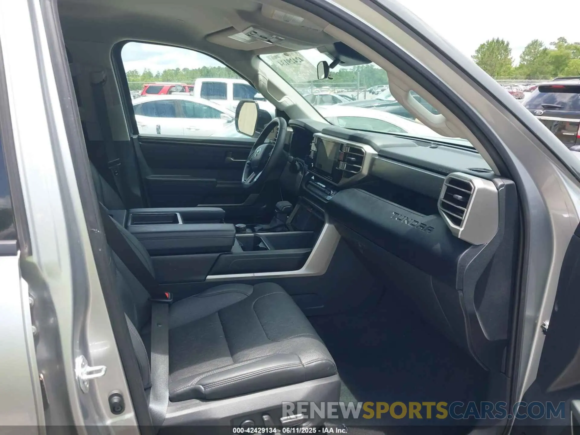 5 Photograph of a damaged car 5TFLA5AB3NX017848 TOYOTA TUNDRA 2022