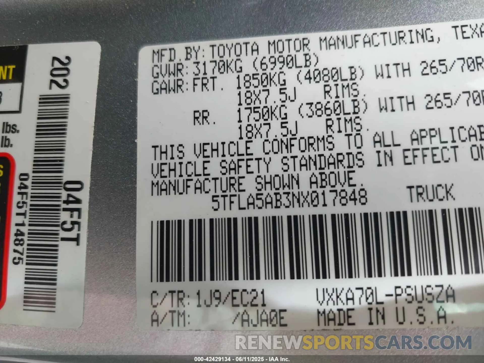 9 Photograph of a damaged car 5TFLA5AB3NX017848 TOYOTA TUNDRA 2022