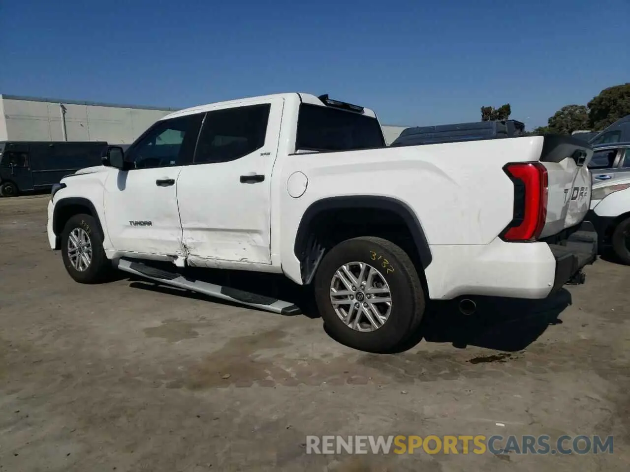 2 Photograph of a damaged car 5TFLA5AB4NX002193 TOYOTA TUNDRA 2022