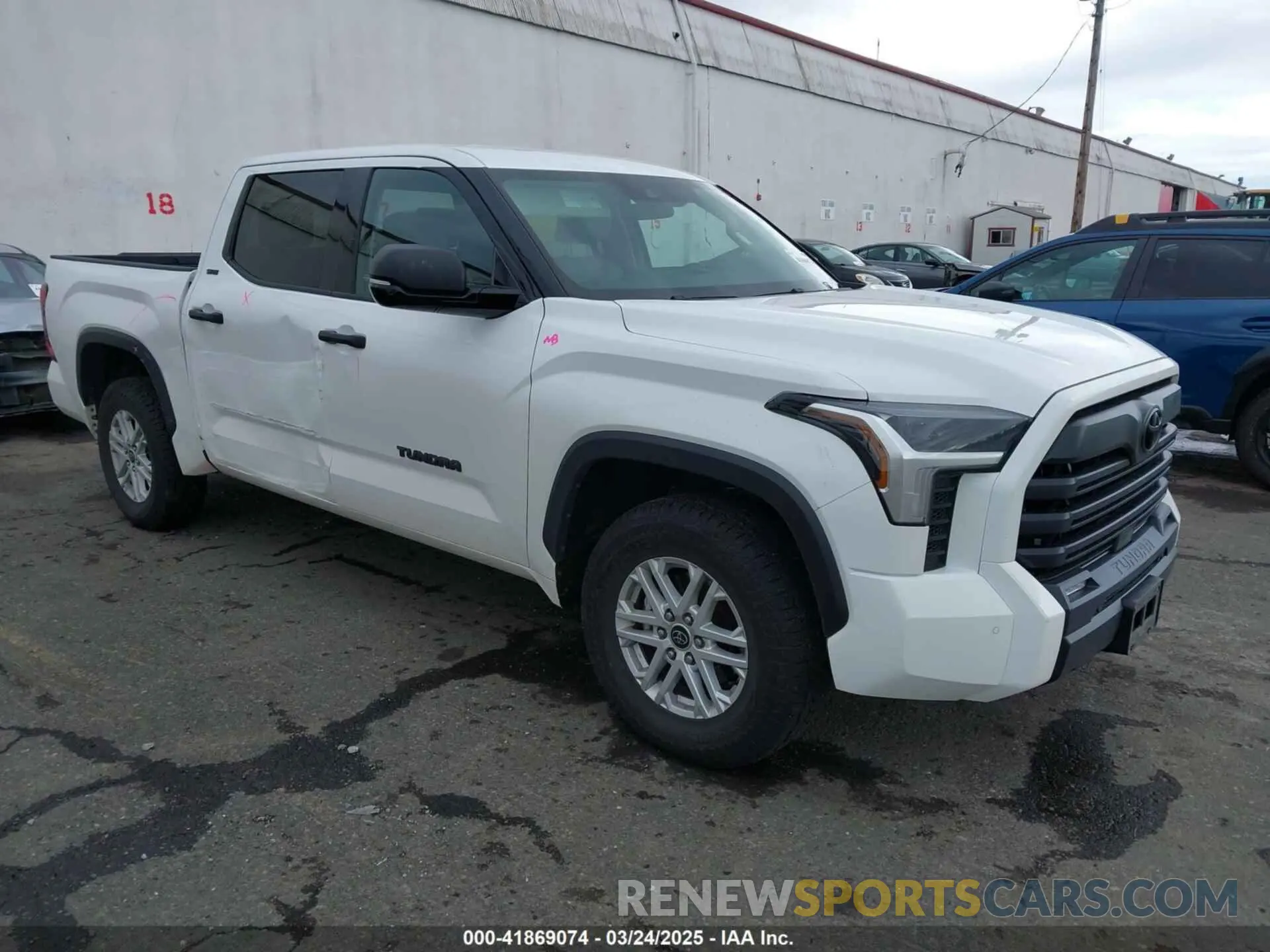 1 Photograph of a damaged car 5TFLA5AB5NX011470 TOYOTA TUNDRA 2022