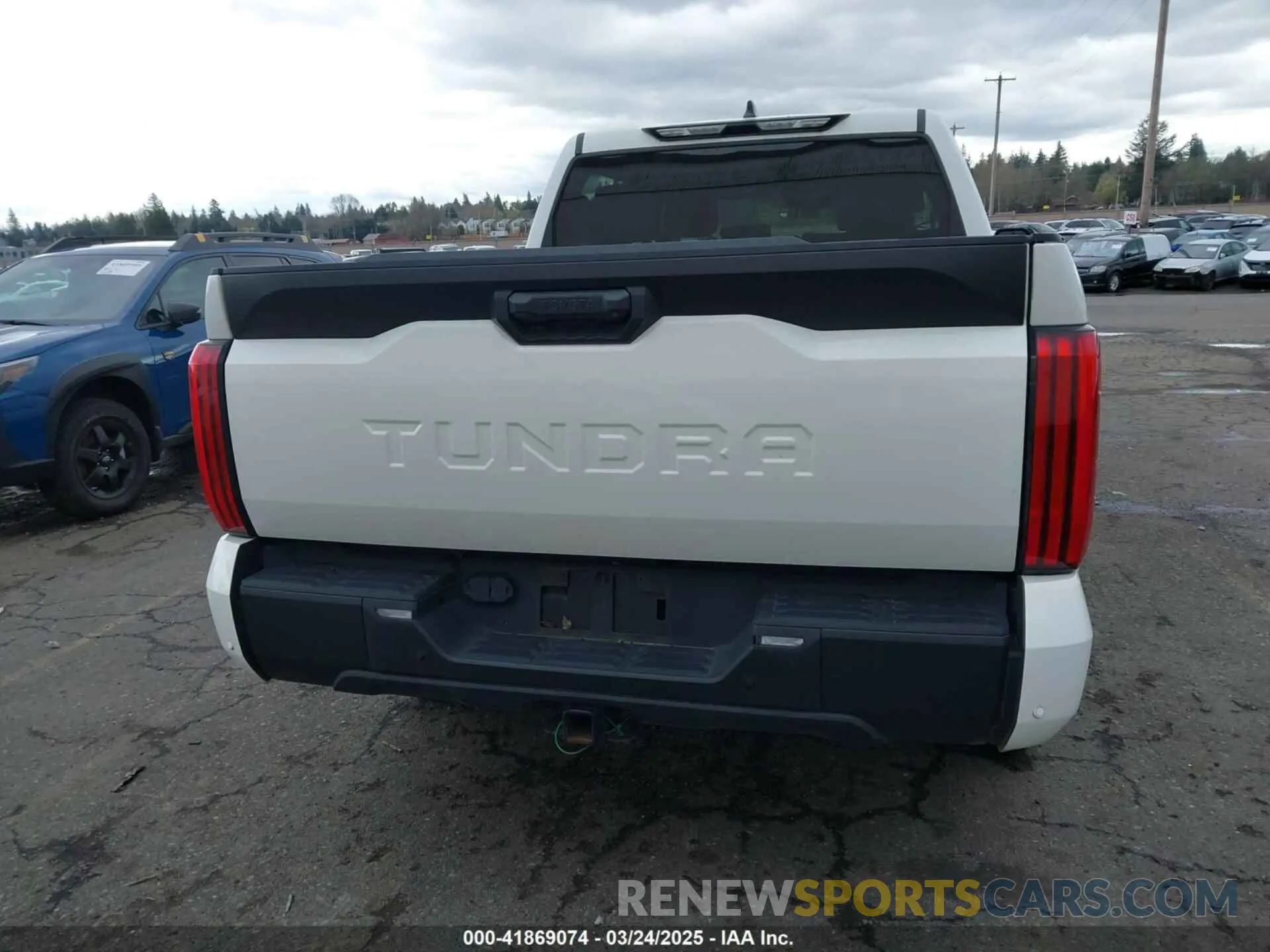 16 Photograph of a damaged car 5TFLA5AB5NX011470 TOYOTA TUNDRA 2022