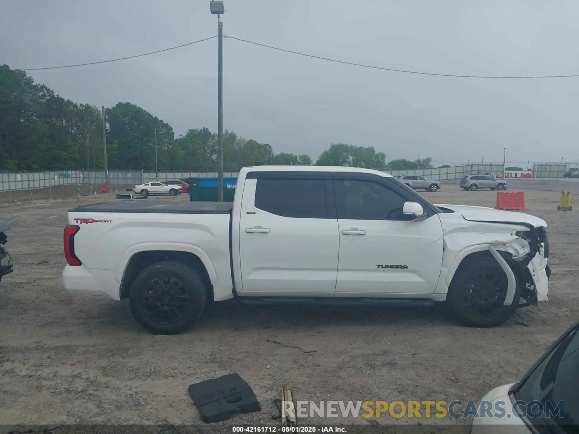 14 Photograph of a damaged car 5TFLA5AB5NX013672 TOYOTA TUNDRA 2022