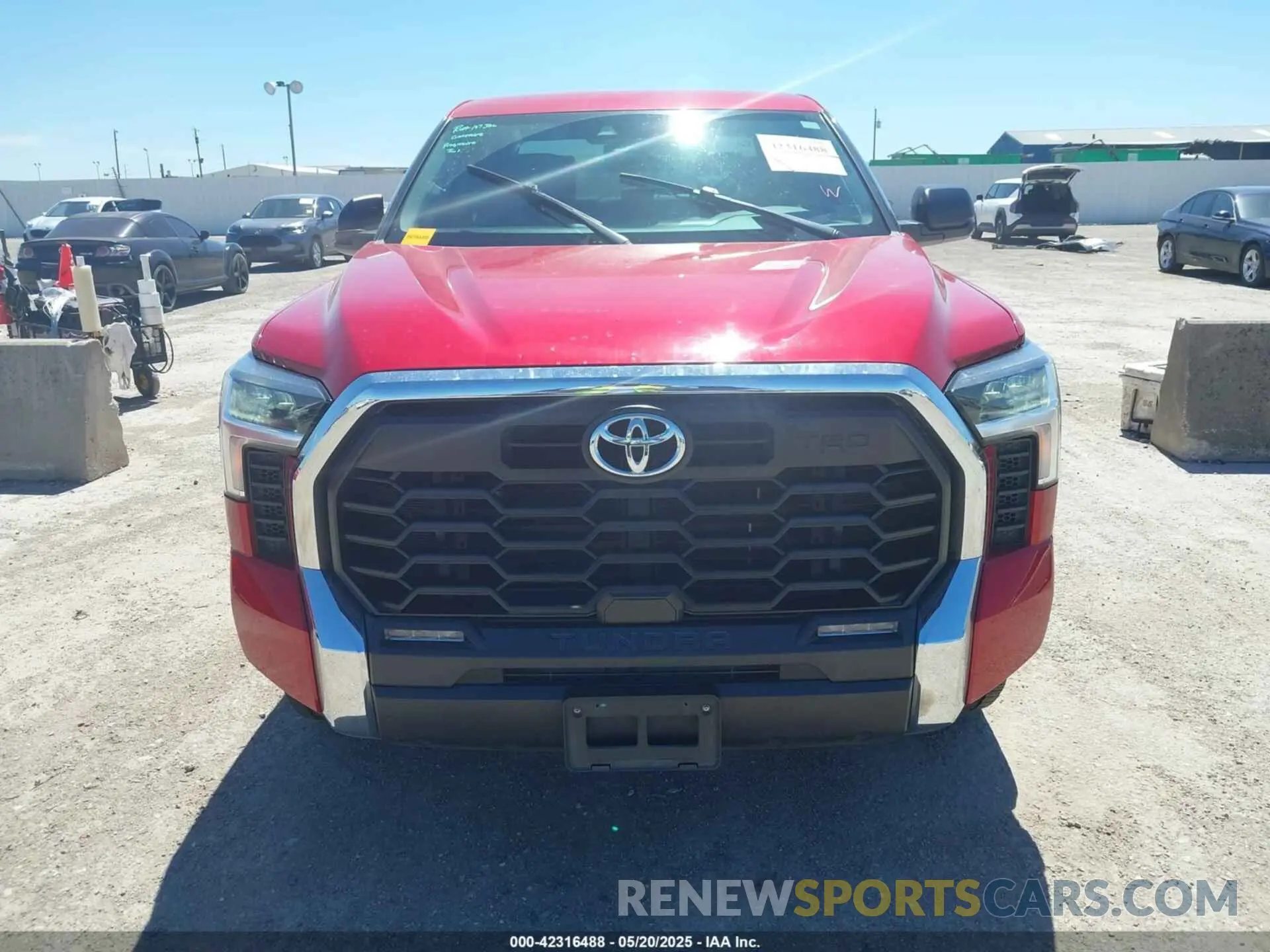 12 Photograph of a damaged car 5TFLA5AB5NX017172 TOYOTA TUNDRA 2022