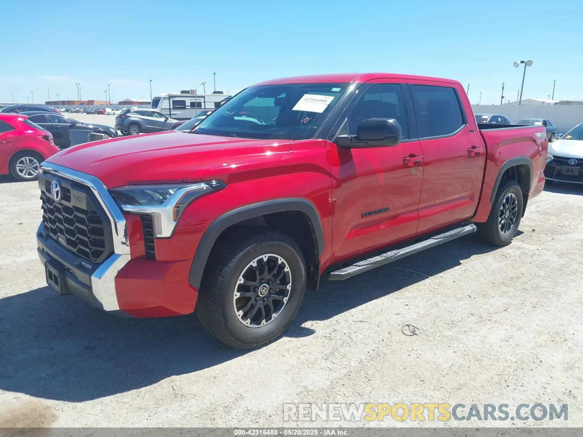 2 Photograph of a damaged car 5TFLA5AB5NX017172 TOYOTA TUNDRA 2022
