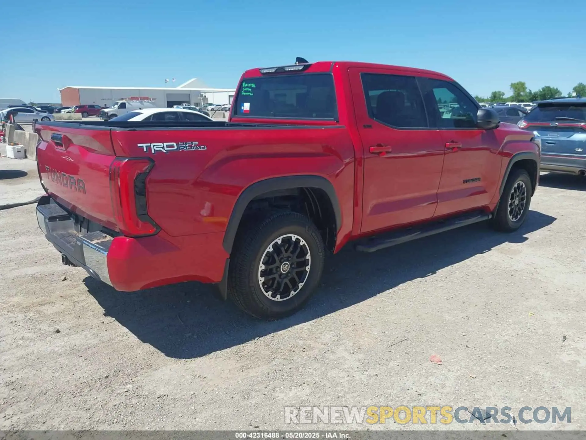 4 Photograph of a damaged car 5TFLA5AB5NX017172 TOYOTA TUNDRA 2022