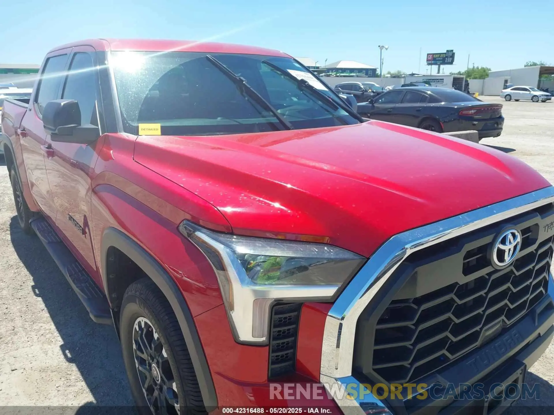 6 Photograph of a damaged car 5TFLA5AB5NX017172 TOYOTA TUNDRA 2022