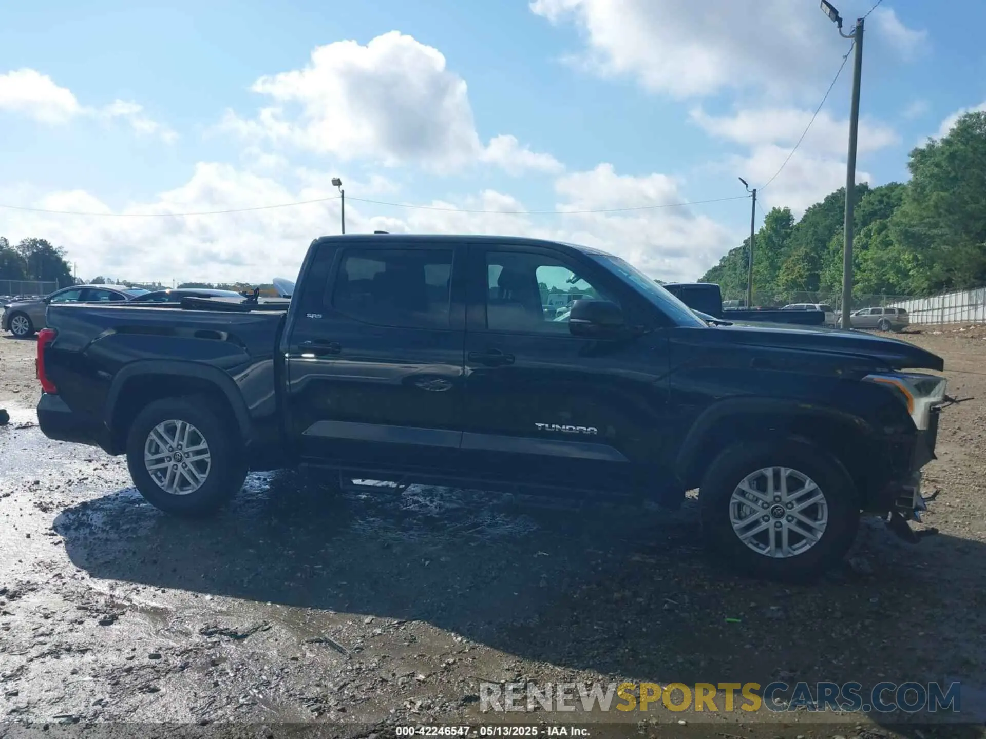 14 Photograph of a damaged car 5TFLA5AB7NX010692 TOYOTA TUNDRA 2022