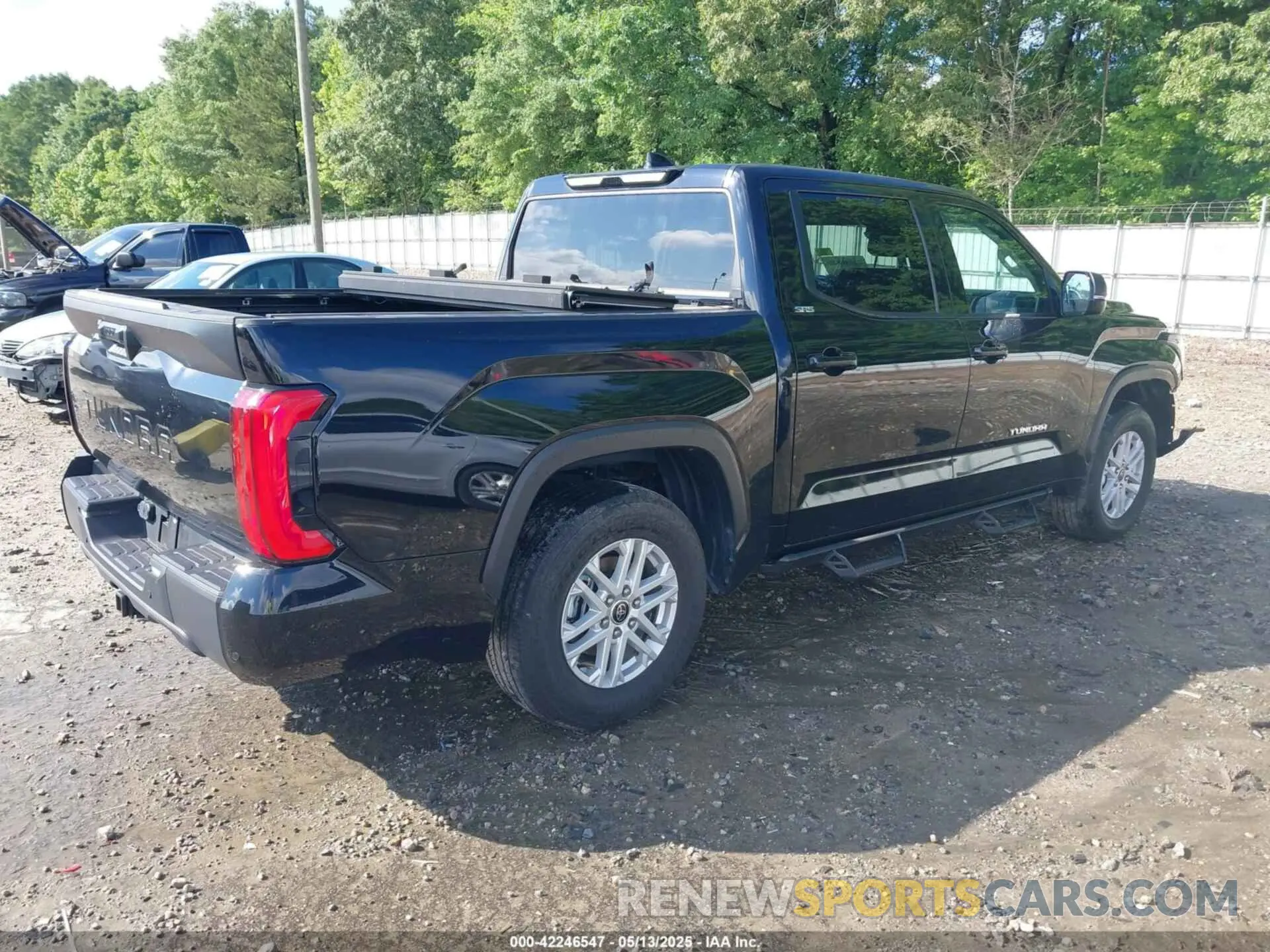 4 Photograph of a damaged car 5TFLA5AB7NX010692 TOYOTA TUNDRA 2022