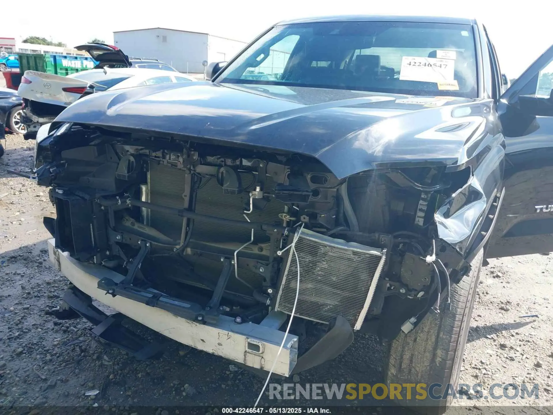 6 Photograph of a damaged car 5TFLA5AB7NX010692 TOYOTA TUNDRA 2022