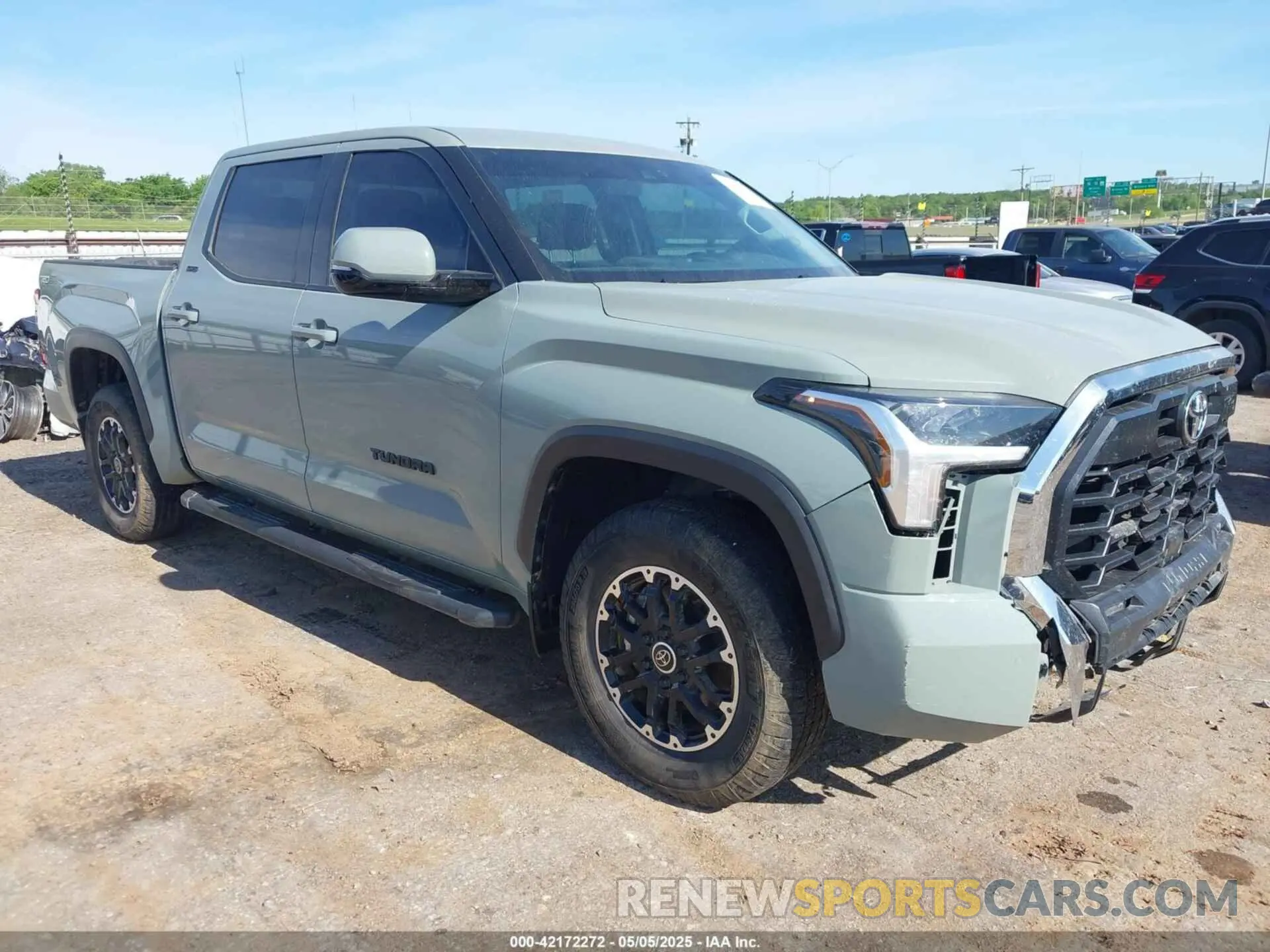 1 Photograph of a damaged car 5TFLA5AB7NX013477 TOYOTA TUNDRA 2022