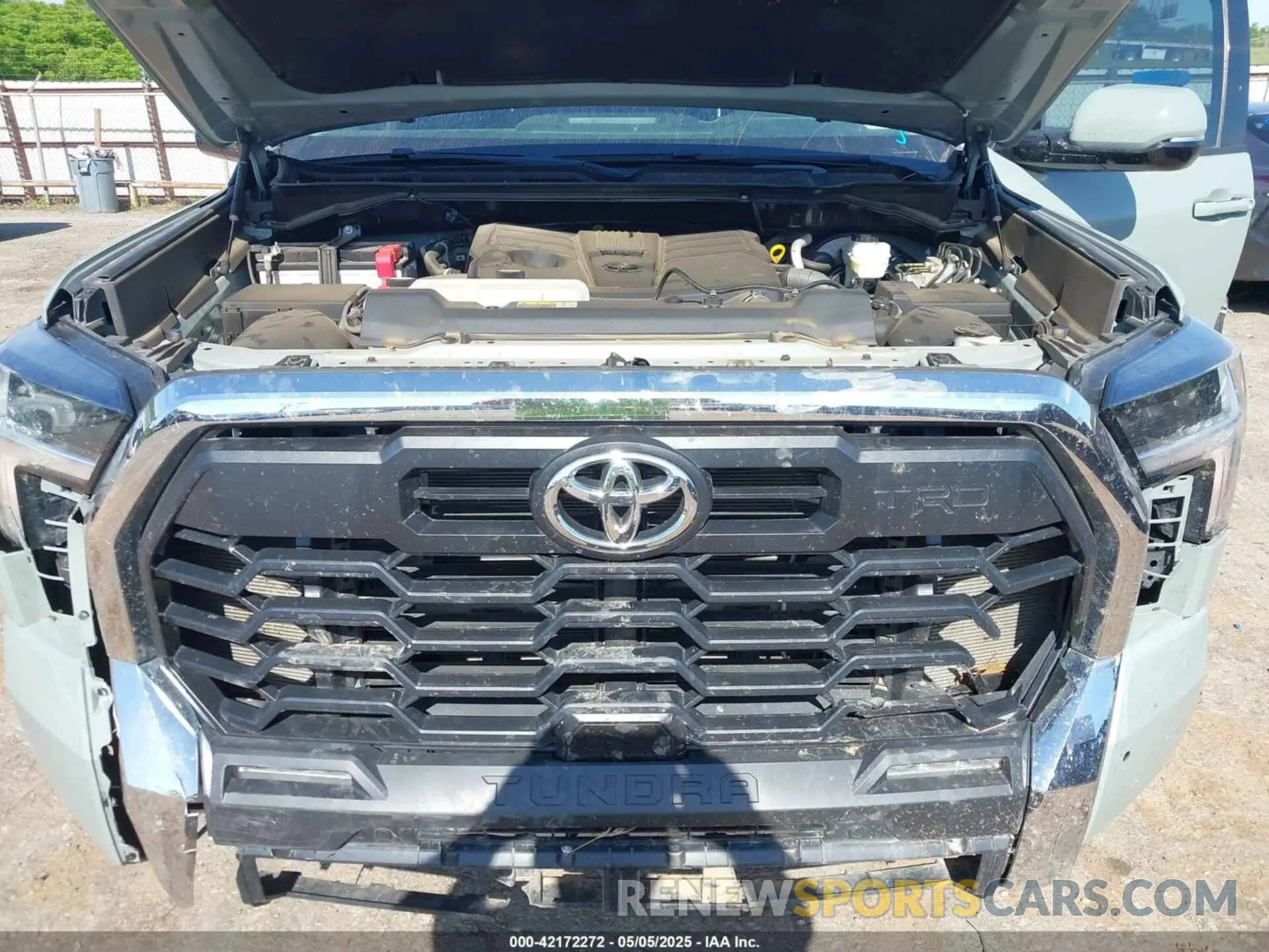 10 Photograph of a damaged car 5TFLA5AB7NX013477 TOYOTA TUNDRA 2022