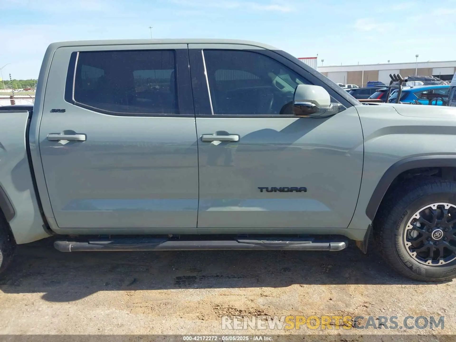 13 Photograph of a damaged car 5TFLA5AB7NX013477 TOYOTA TUNDRA 2022