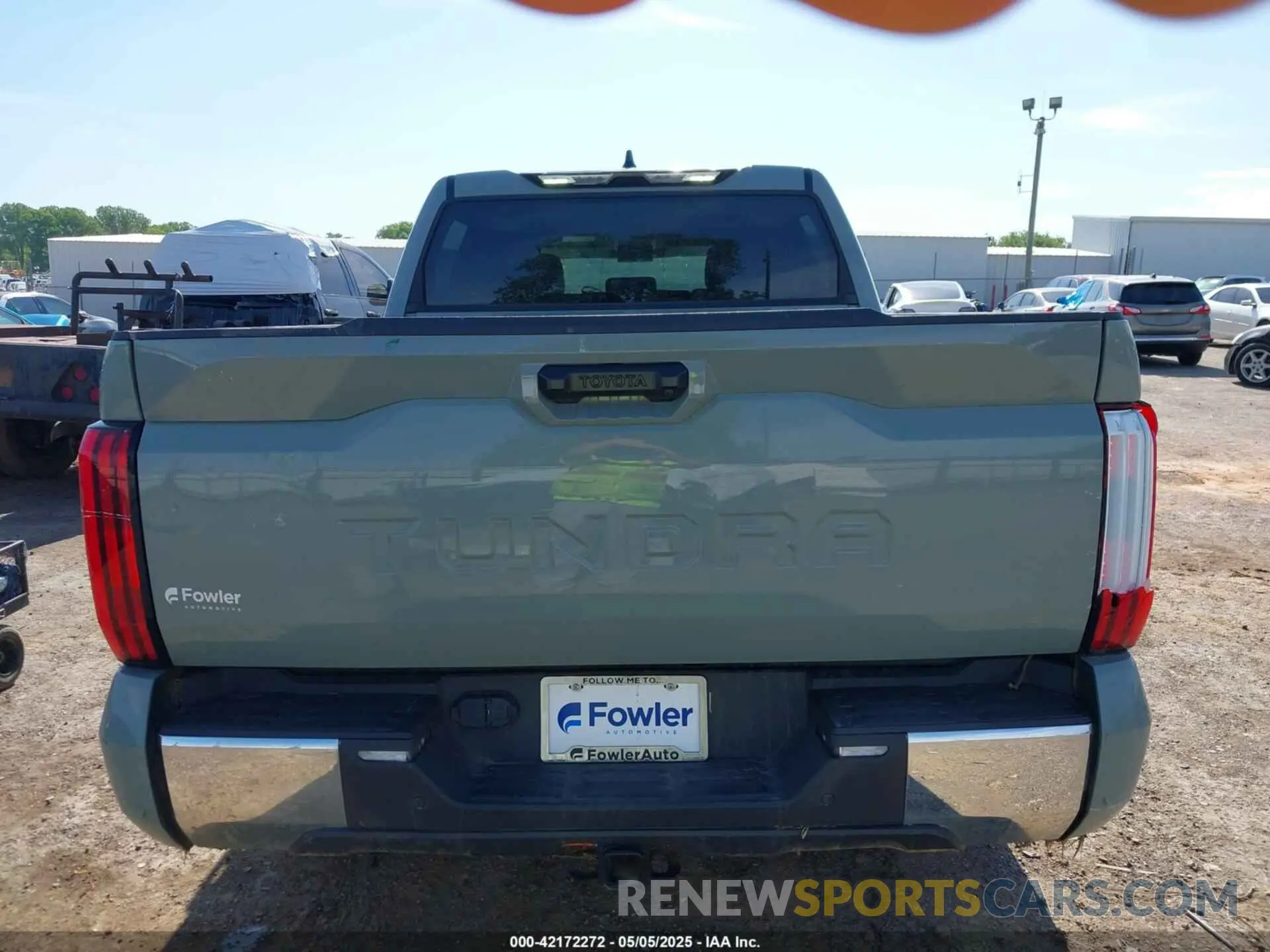 16 Photograph of a damaged car 5TFLA5AB7NX013477 TOYOTA TUNDRA 2022