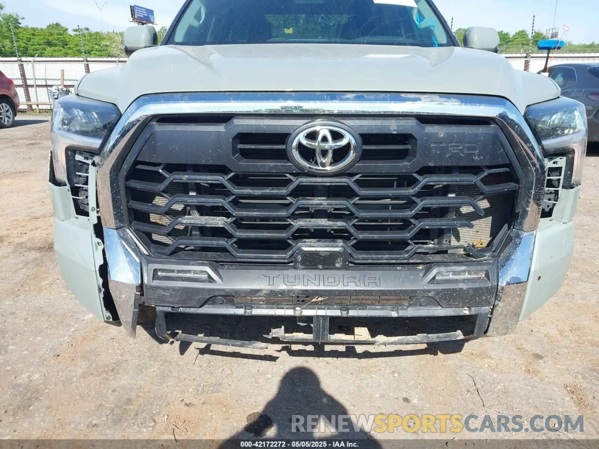 6 Photograph of a damaged car 5TFLA5AB7NX013477 TOYOTA TUNDRA 2022
