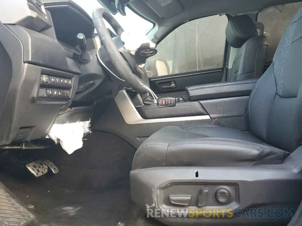 7 Photograph of a damaged car 5TFLA5AB9NX016557 TOYOTA TUNDRA 2022