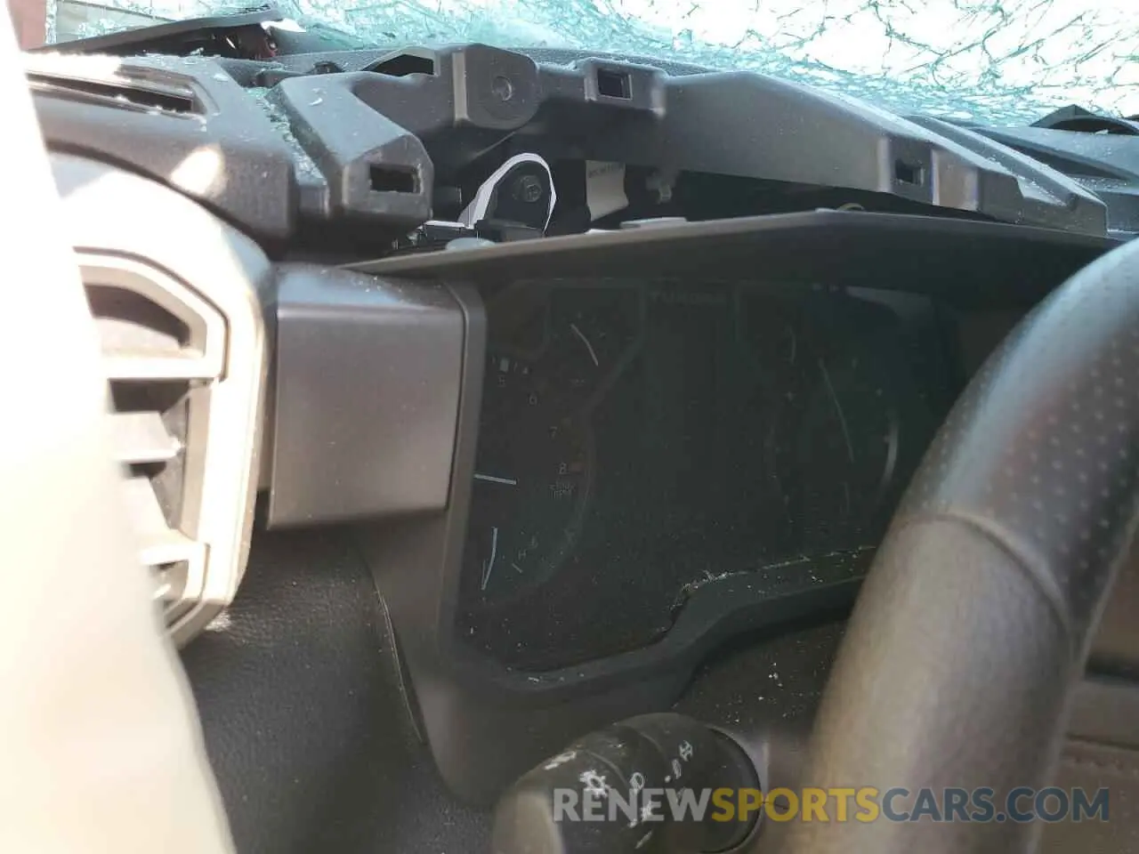 9 Photograph of a damaged car 5TFLA5ABXNX008922 TOYOTA TUNDRA 2022