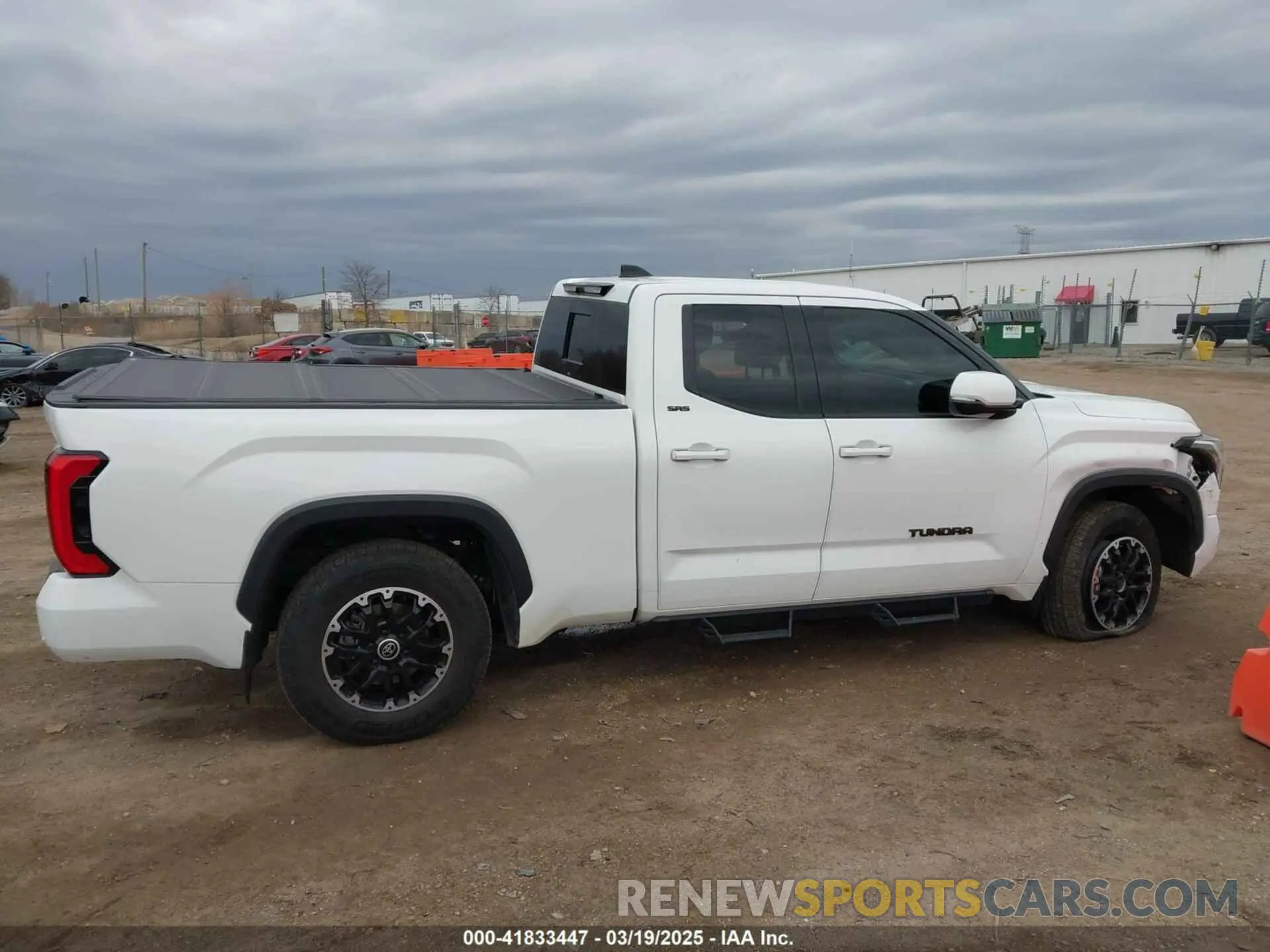 13 Photograph of a damaged car 5TFLA5DA5NX005641 TOYOTA TUNDRA 2022