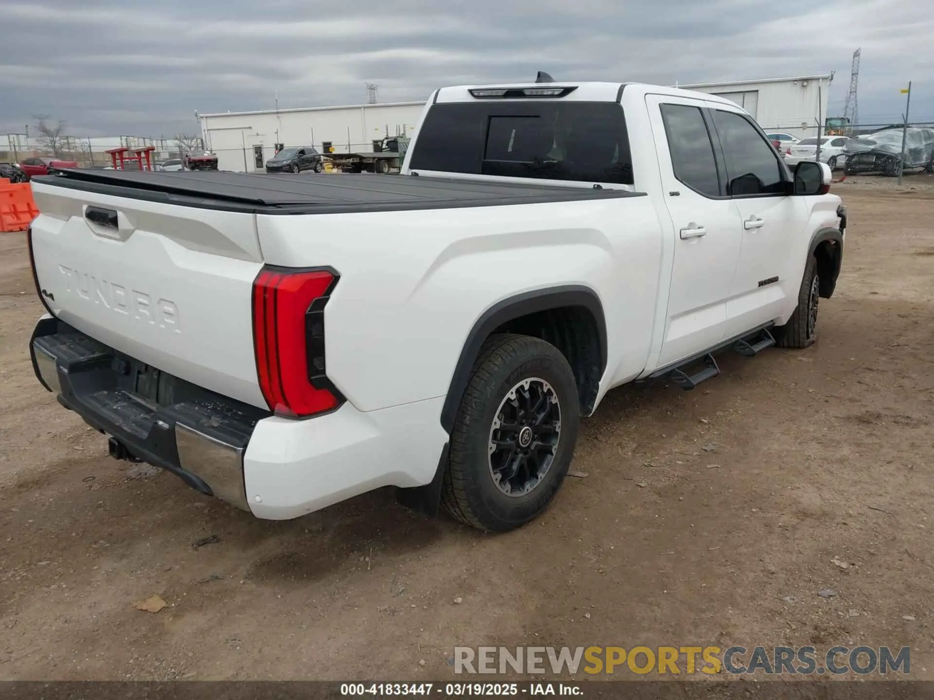 4 Photograph of a damaged car 5TFLA5DA5NX005641 TOYOTA TUNDRA 2022