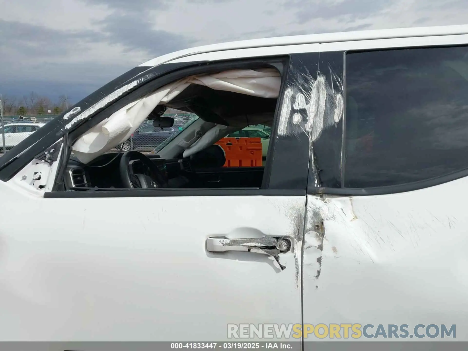 6 Photograph of a damaged car 5TFLA5DA5NX005641 TOYOTA TUNDRA 2022