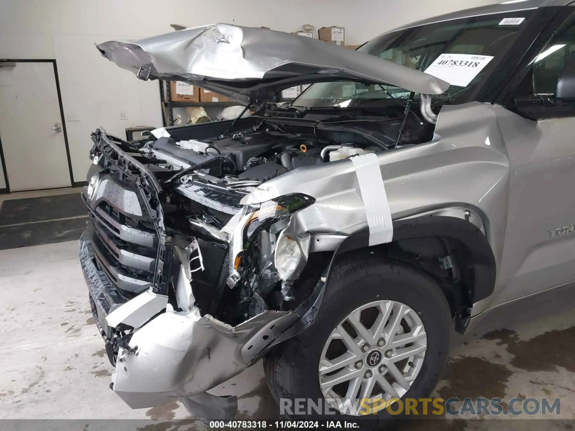 18 Photograph of a damaged car 5TFLA5DA5NX009169 TOYOTA TUNDRA 2022