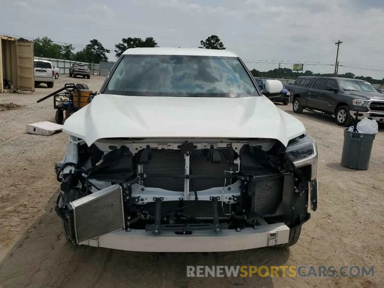 5 Photograph of a damaged car 5TFLA5DA5NX031981 TOYOTA TUNDRA 2022