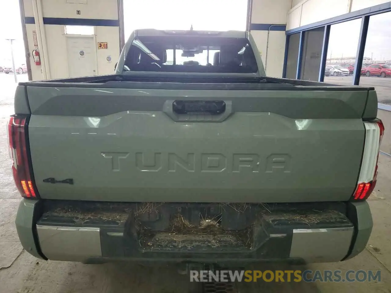 6 Photograph of a damaged car 5TFLA5DA6NX034663 TOYOTA TUNDRA 2022
