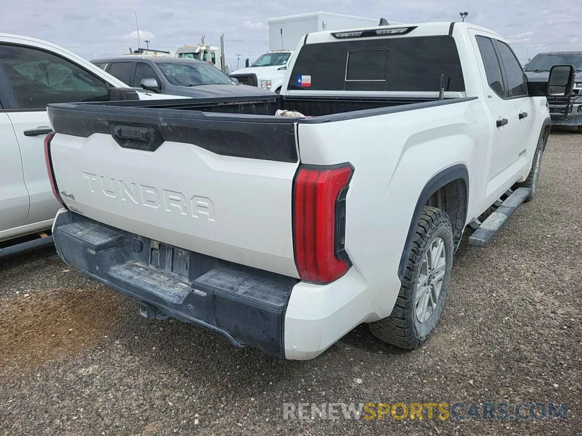 15 Photograph of a damaged car 5TFLA5DAXNX008826 TOYOTA TUNDRA 2022