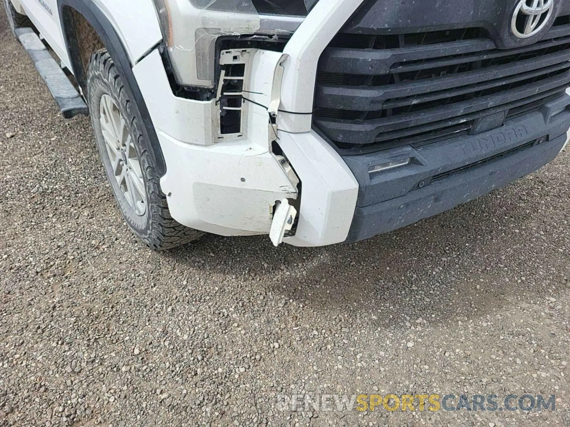 18 Photograph of a damaged car 5TFLA5DAXNX008826 TOYOTA TUNDRA 2022