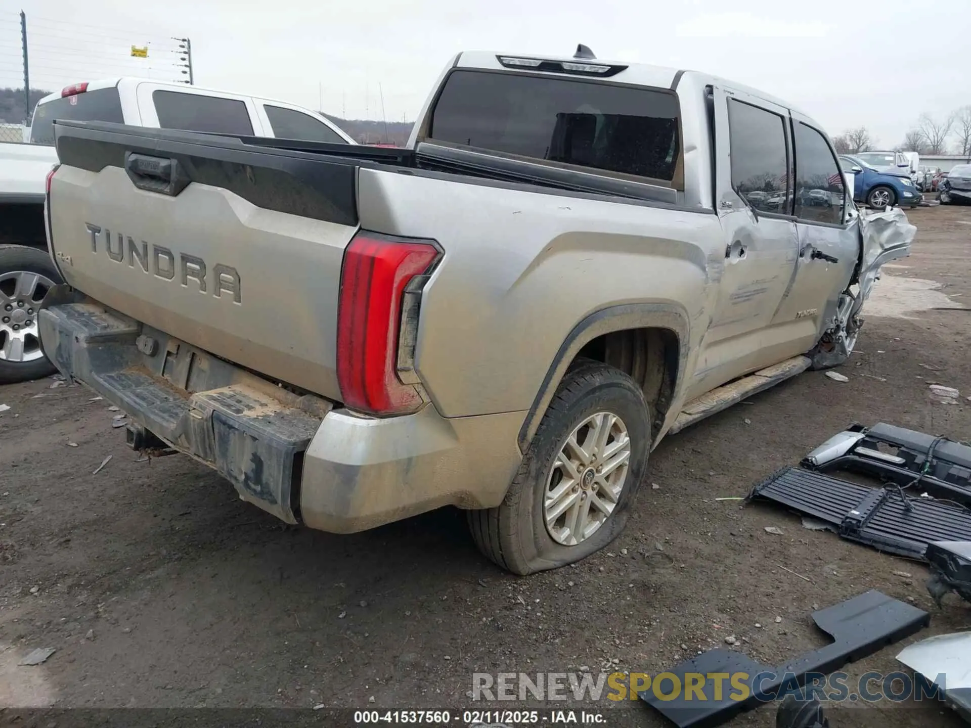 4 Photograph of a damaged car 5TFLA5DB1NX017228 TOYOTA TUNDRA 2022
