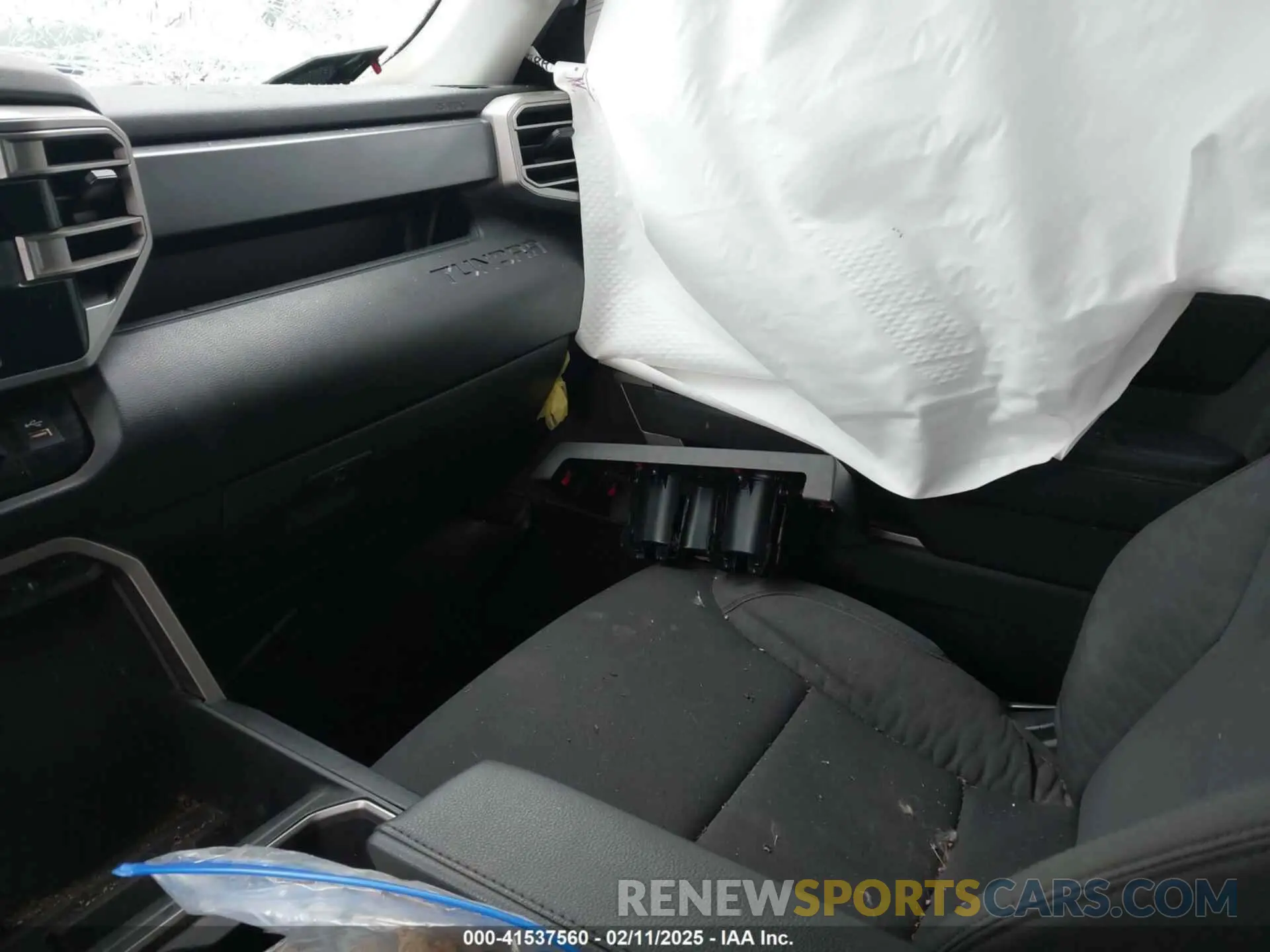 5 Photograph of a damaged car 5TFLA5DB1NX017228 TOYOTA TUNDRA 2022
