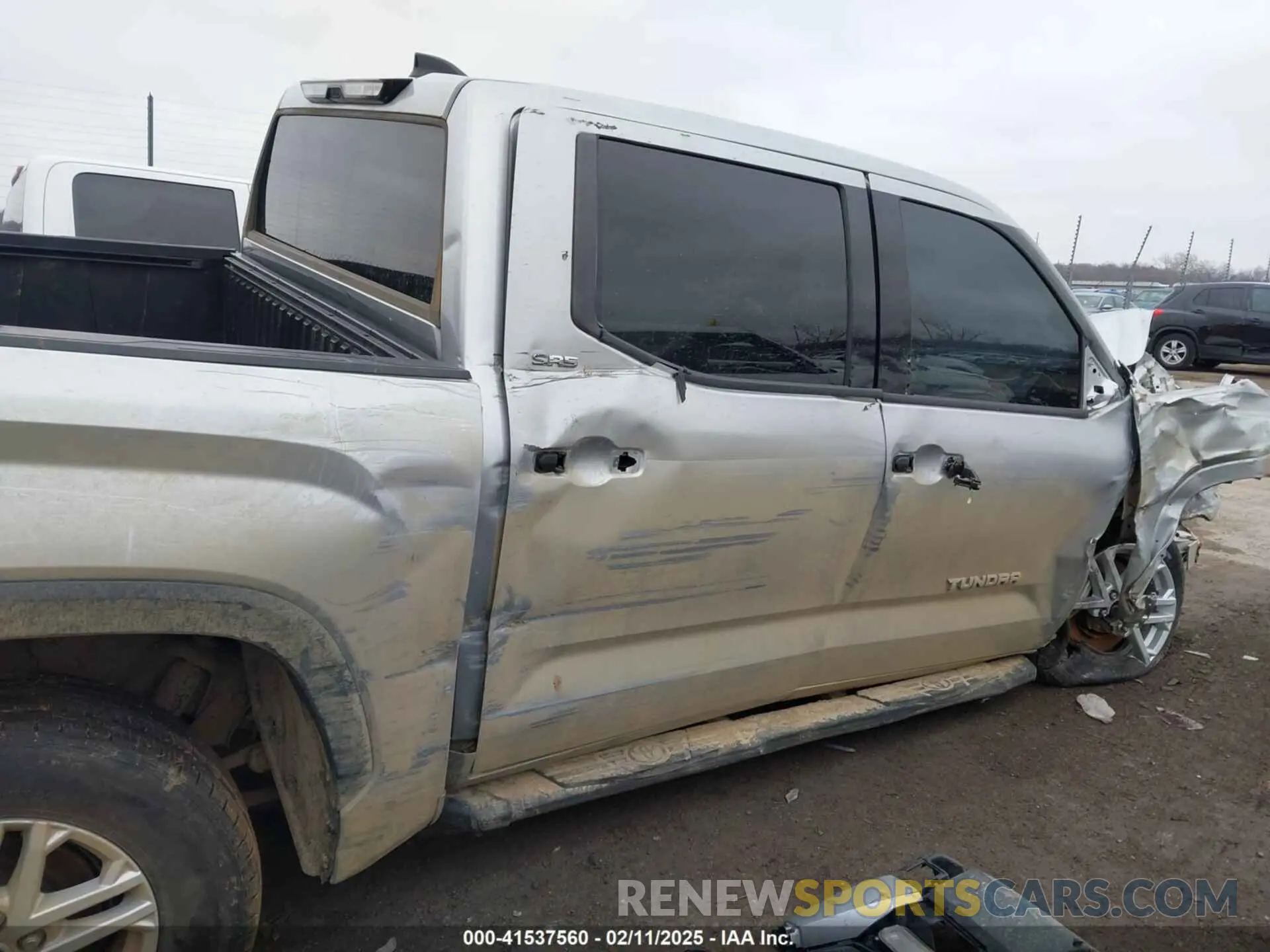 6 Photograph of a damaged car 5TFLA5DB1NX017228 TOYOTA TUNDRA 2022