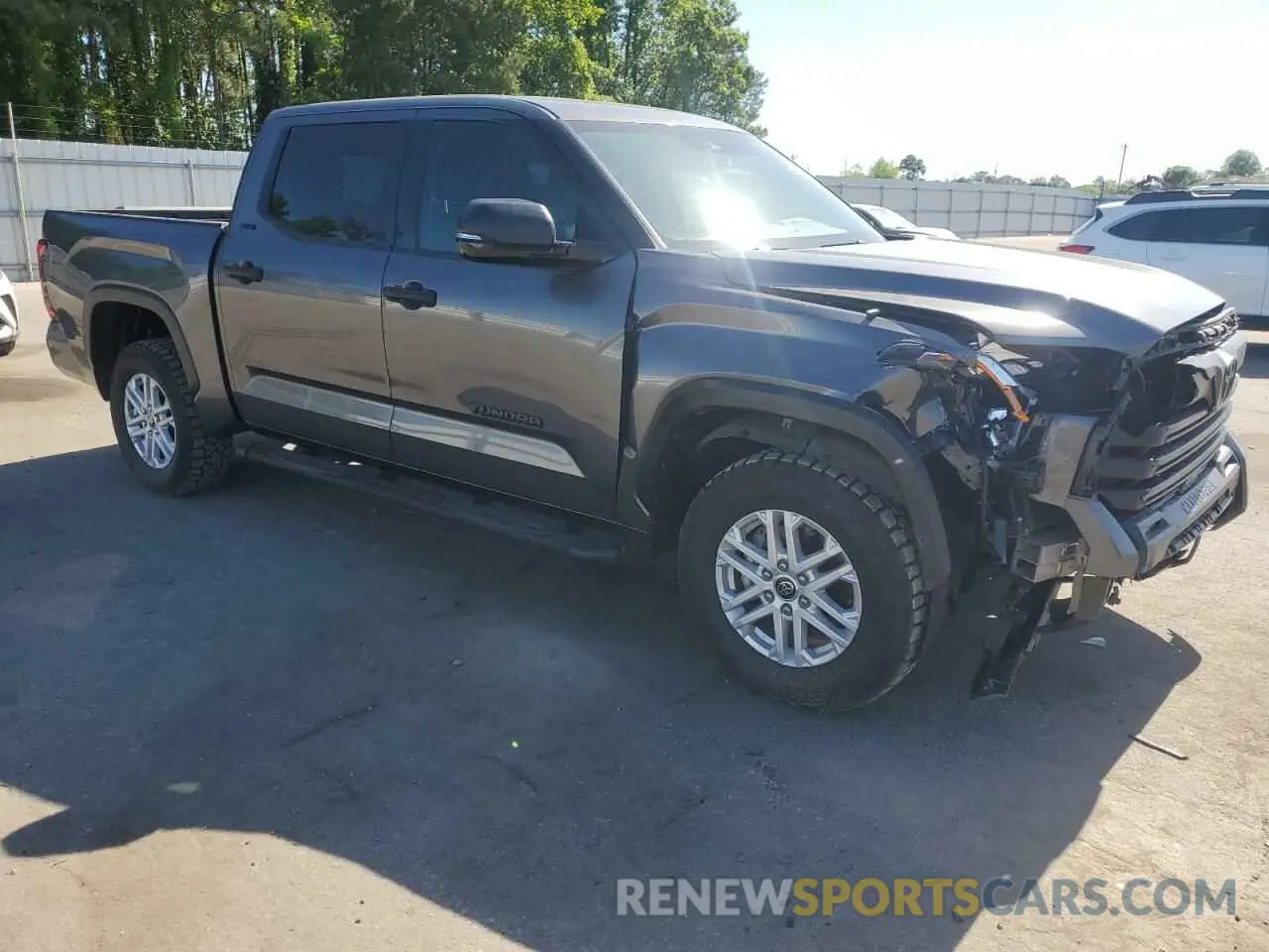 4 Photograph of a damaged car 5TFLA5DB2NX037374 TOYOTA TUNDRA 2022