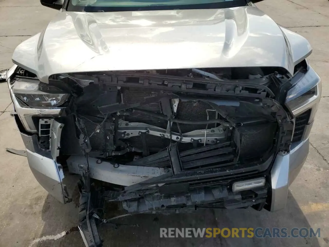 11 Photograph of a damaged car 5TFLA5DB2NX056720 TOYOTA TUNDRA 2022