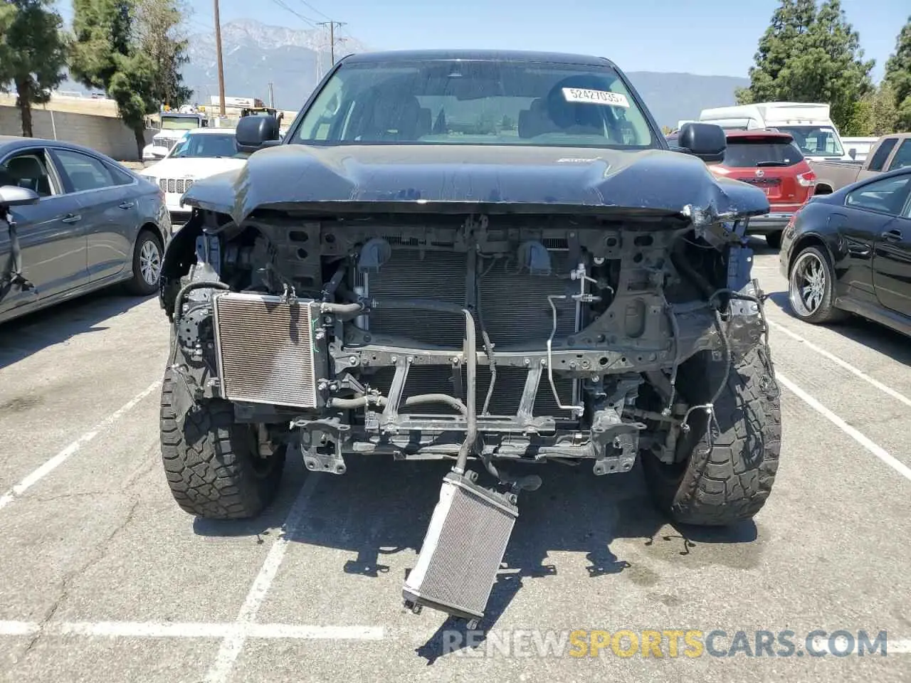 5 Photograph of a damaged car 5TFLA5DB3NX027677 TOYOTA TUNDRA 2022