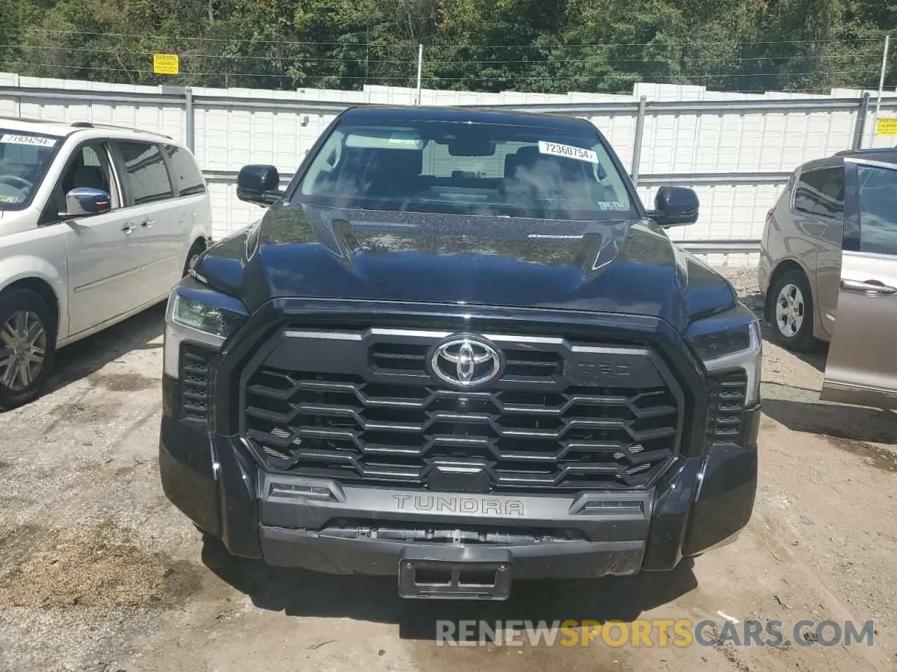 5 Photograph of a damaged car 5TFLA5DB4NX030765 TOYOTA TUNDRA 2022
